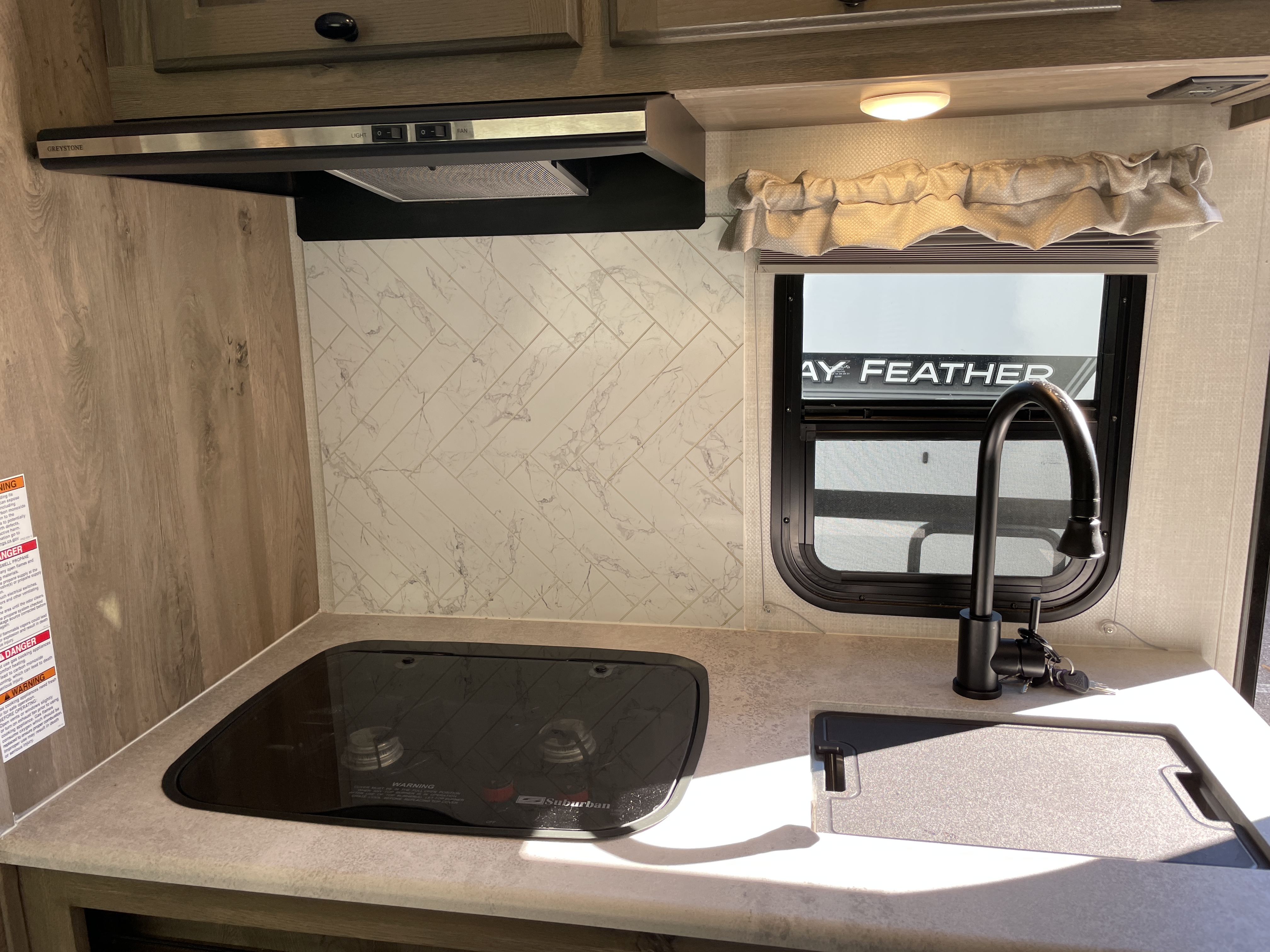 2022 Forest River Surveyor Legend 19RBLE, $ 18,990