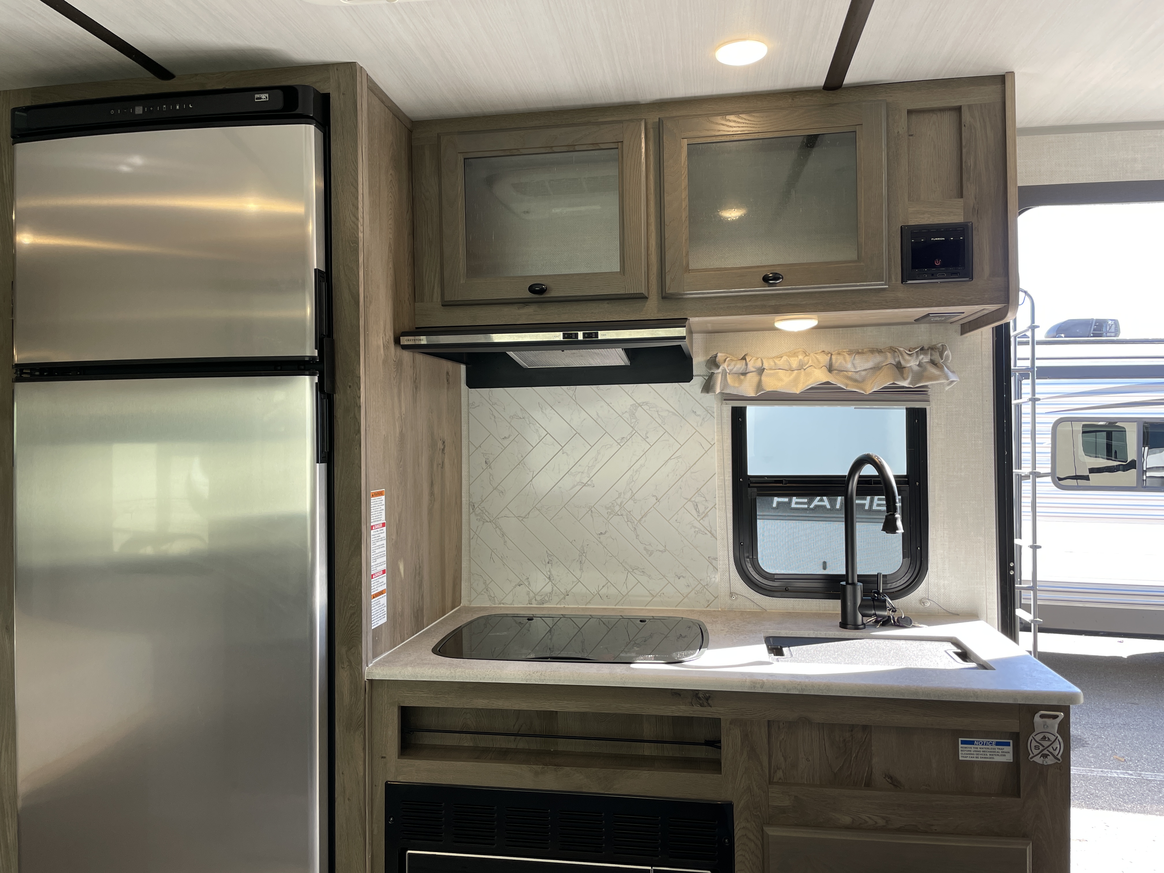 2022 Forest River Surveyor Legend 19RBLE, $ 18,990