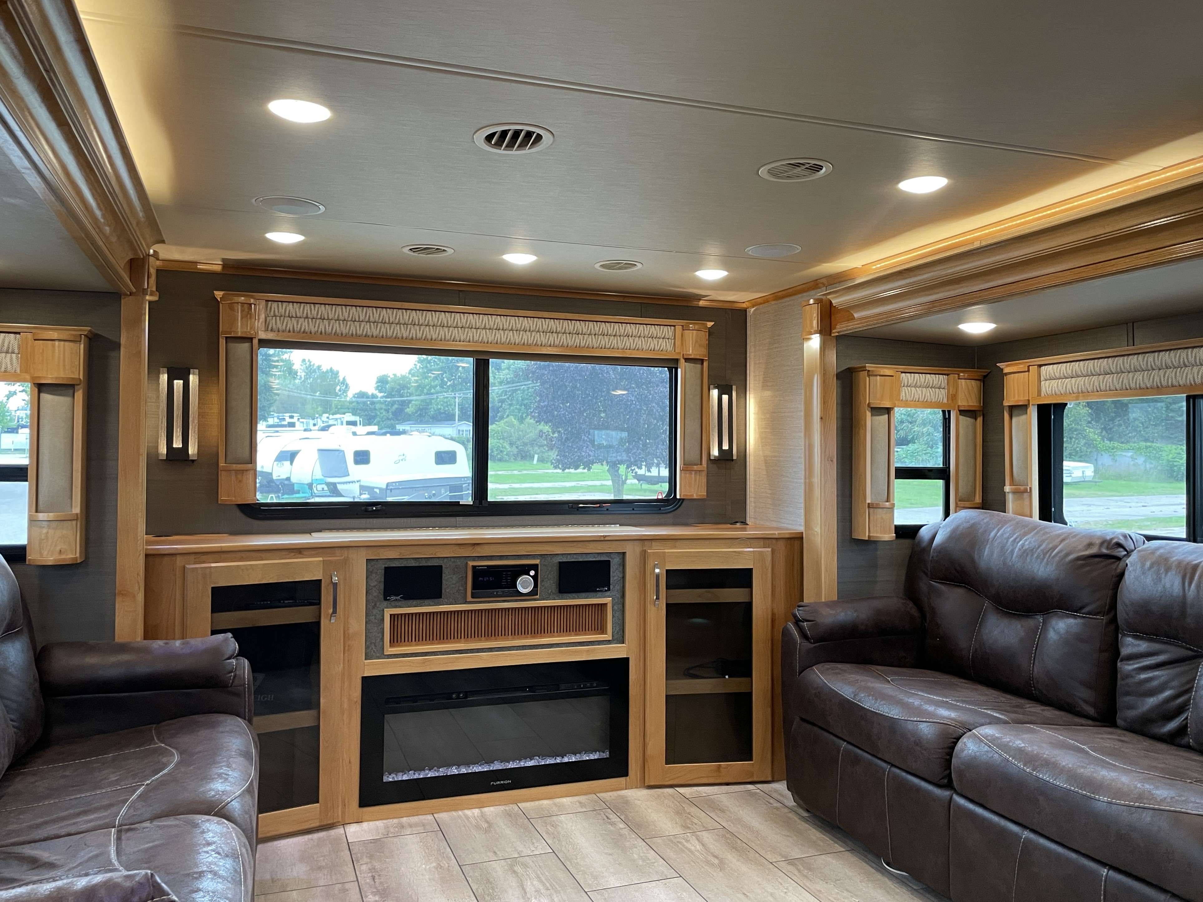 2020 Vanleigh RV Beacon 42RDB, $ 54,990