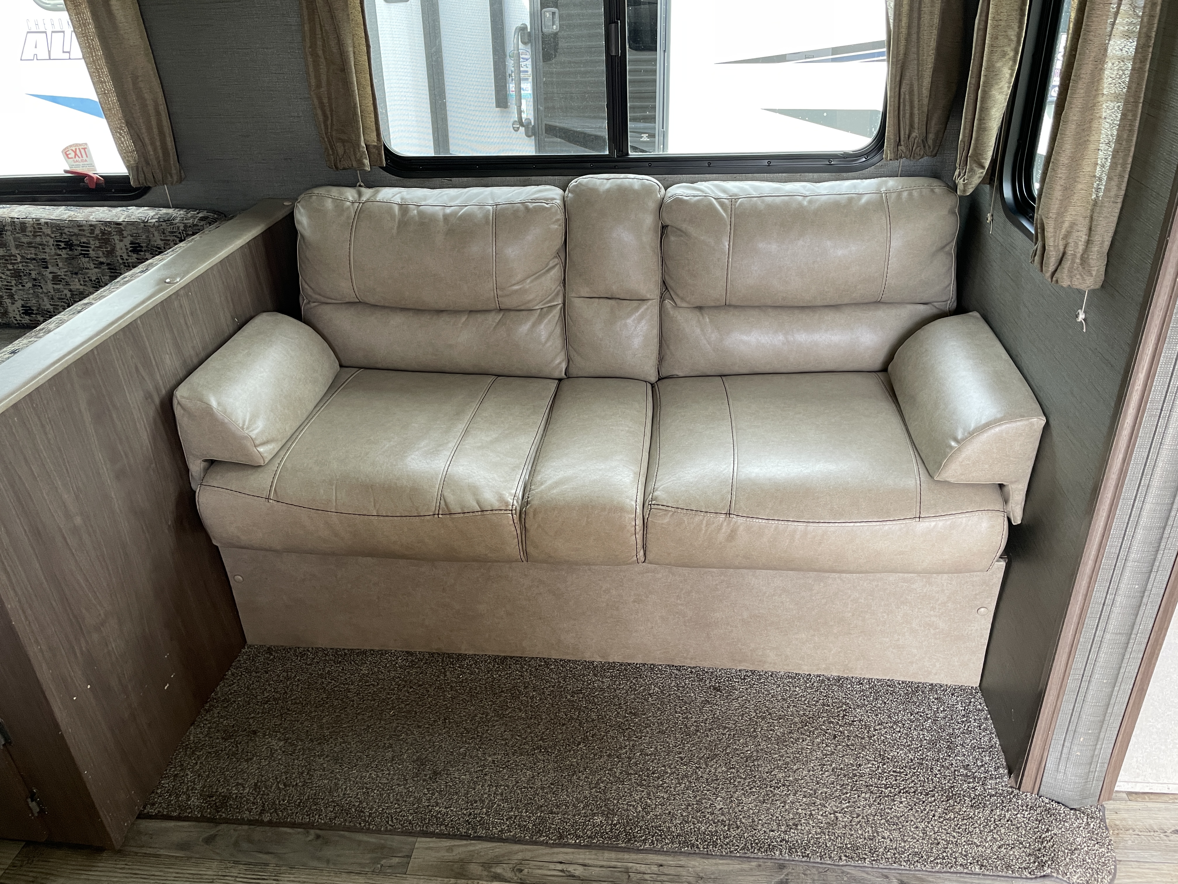 2018 Keystone Hideout (East) 27DBS, $ 14,990