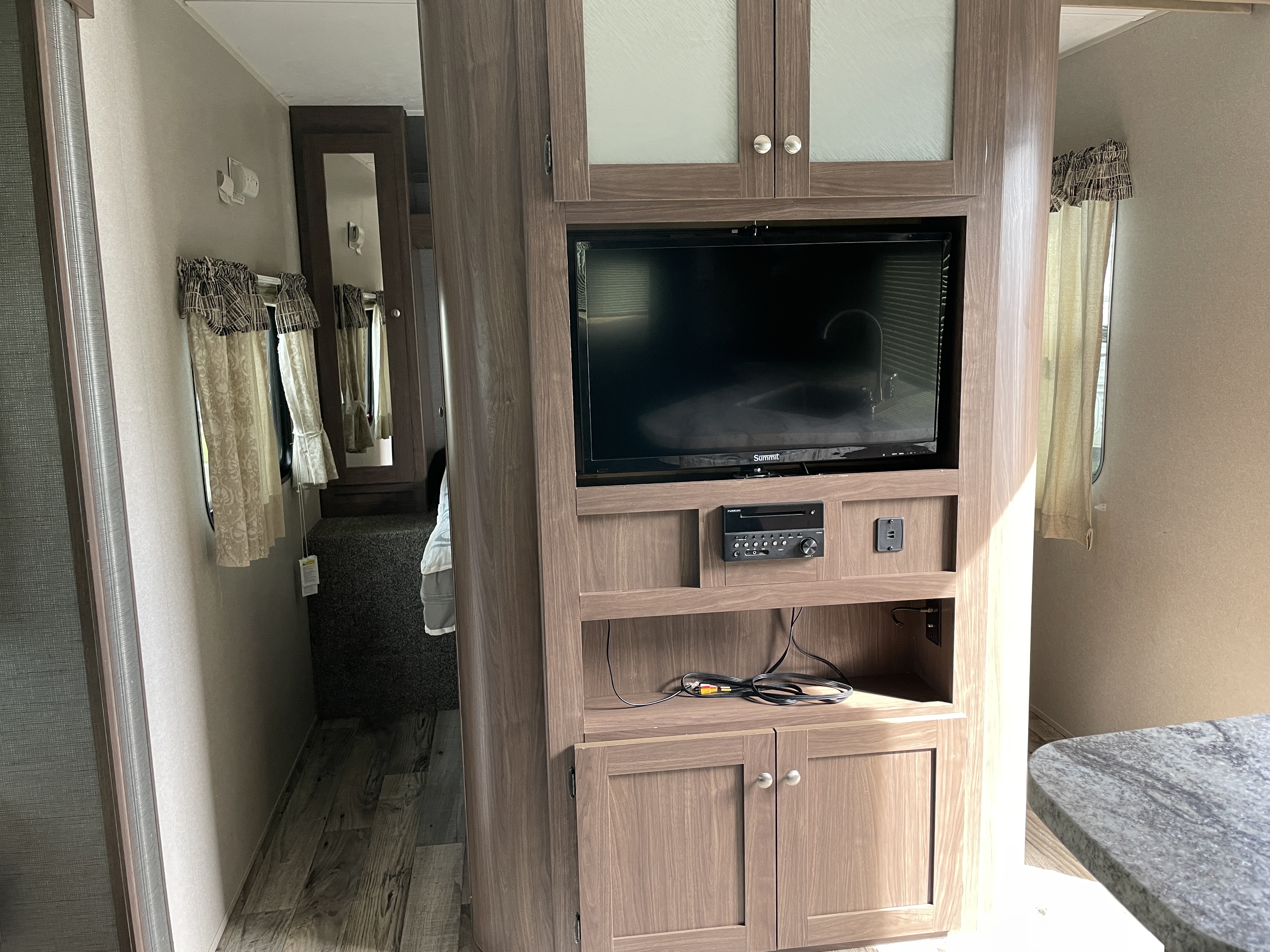 2018 Keystone Hideout (East) 27DBS, $ 14,990