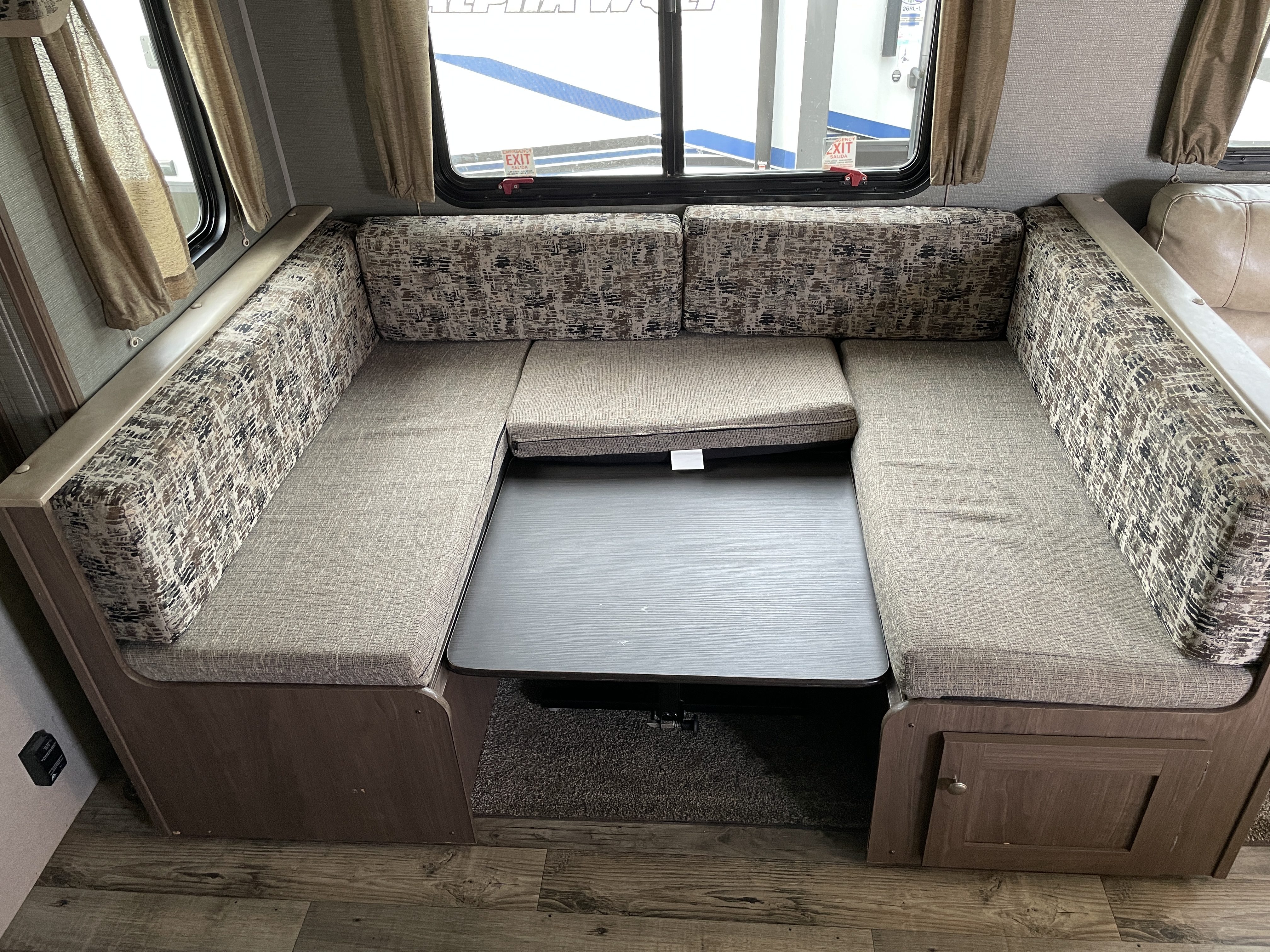 2018 Keystone Hideout (East) 27DBS, $ 14,990