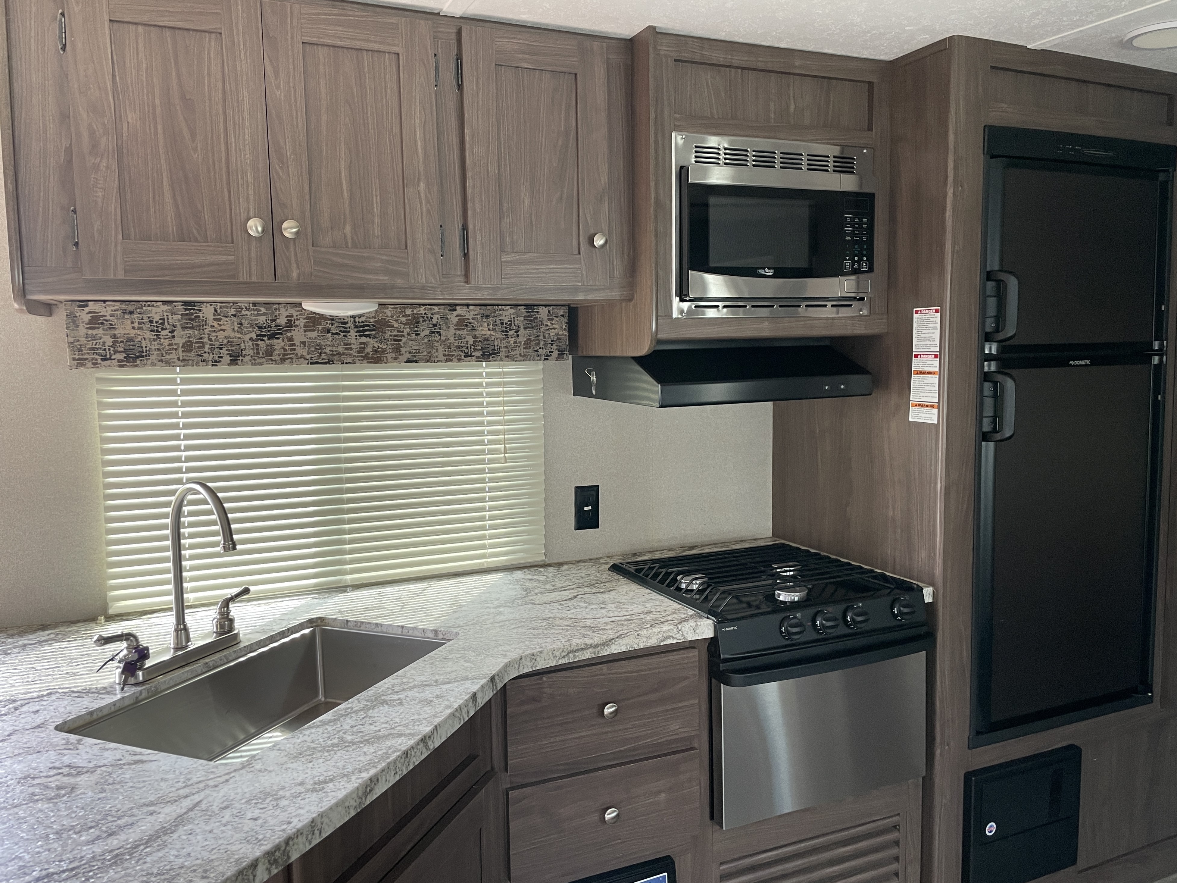 2018 Keystone Hideout (East) 27DBS, $ 14,990