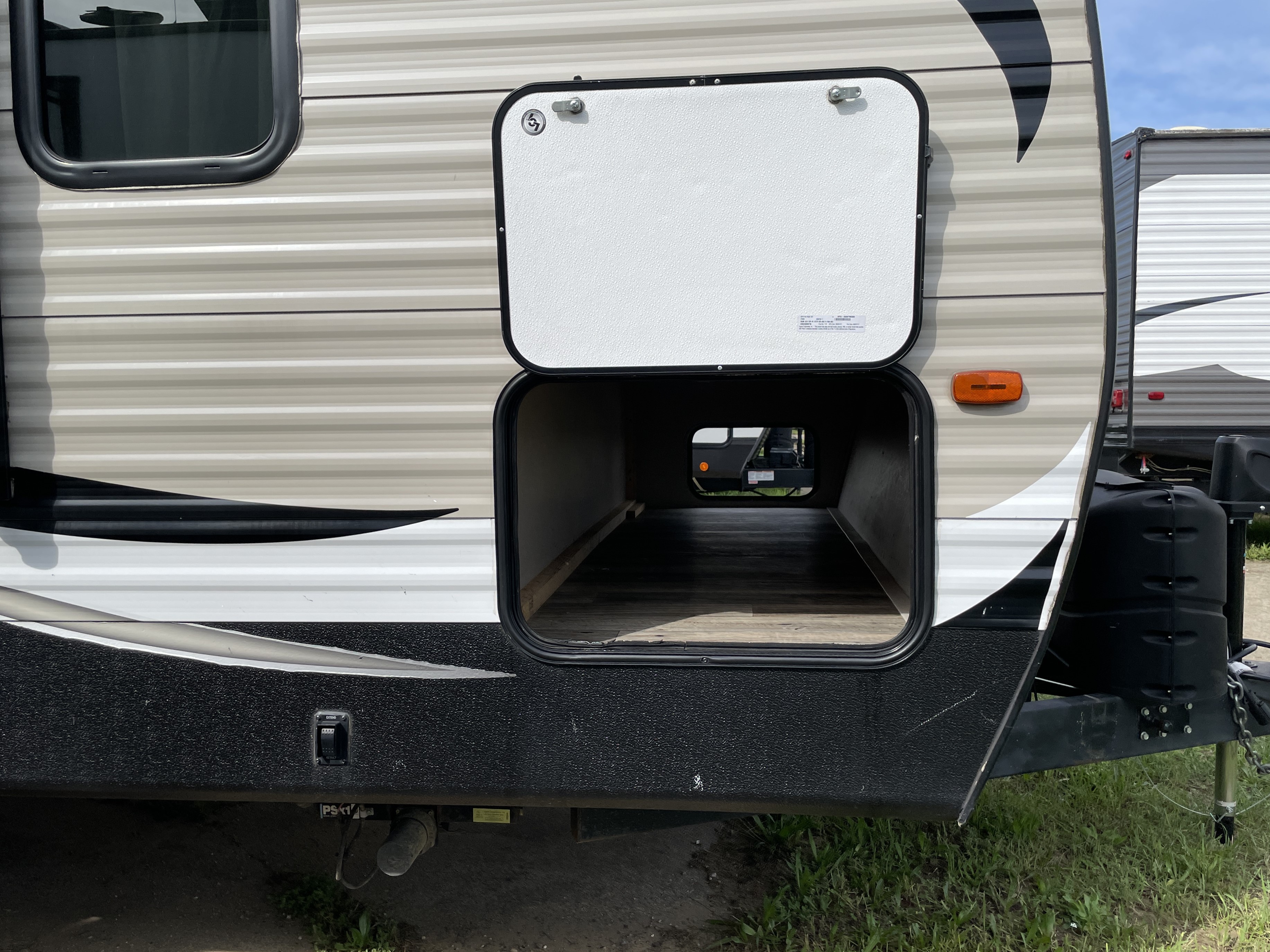 2018 Keystone Hideout (East) 27DBS, $ 14,990