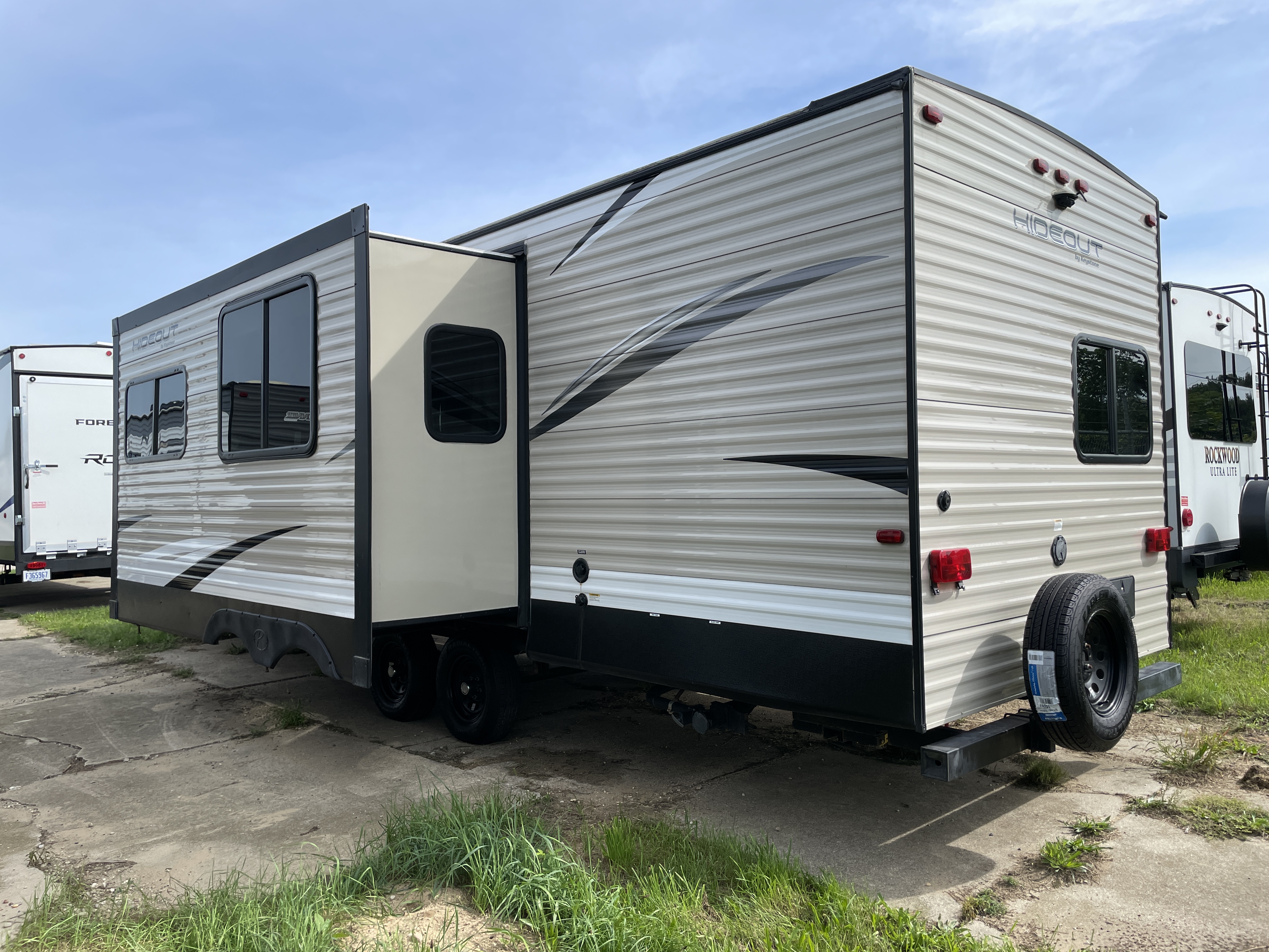2018 Keystone Hideout (East) 27DBS, $ 14,990