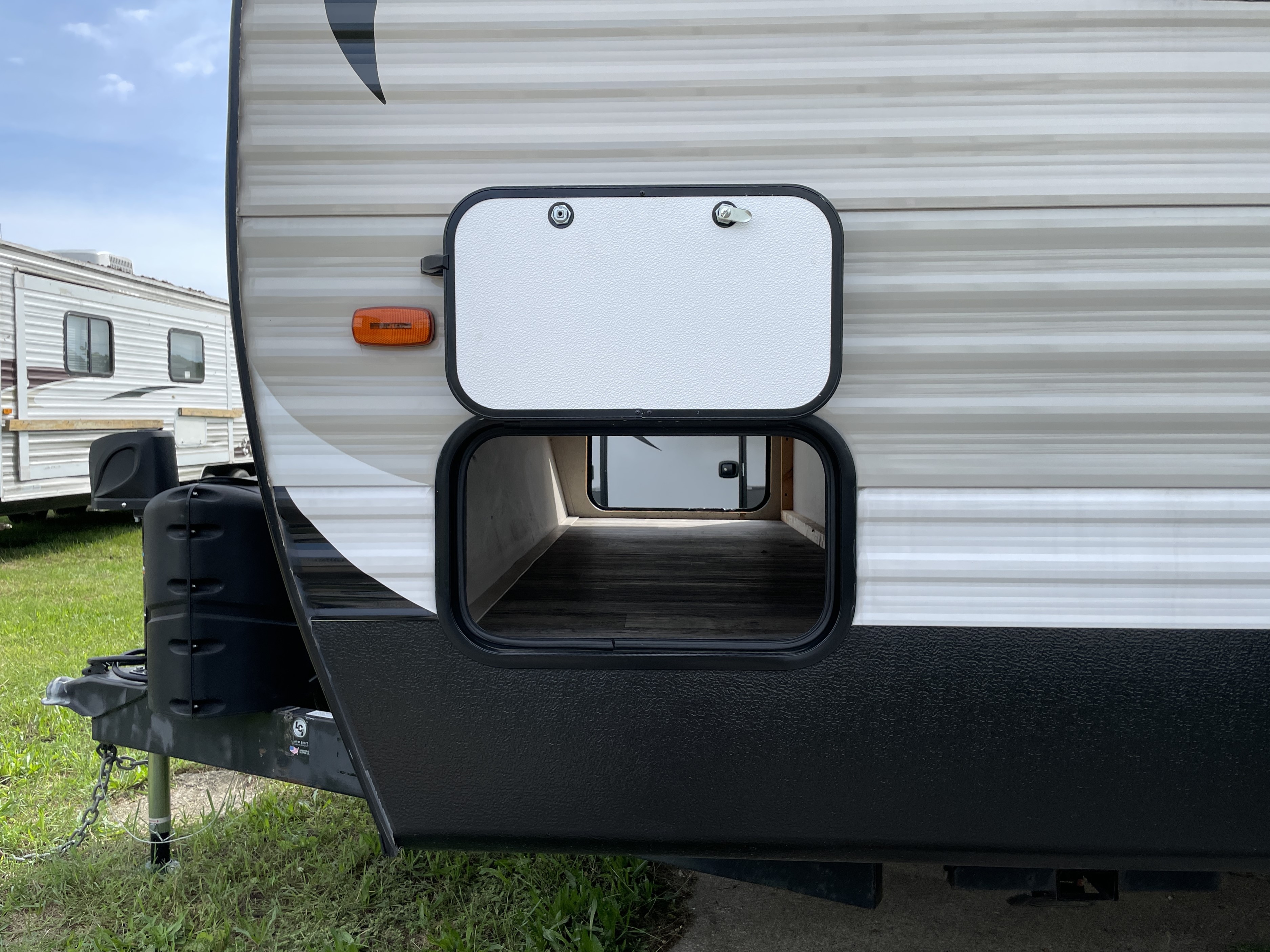2018 Keystone Hideout (East) 27DBS, $ 14,990