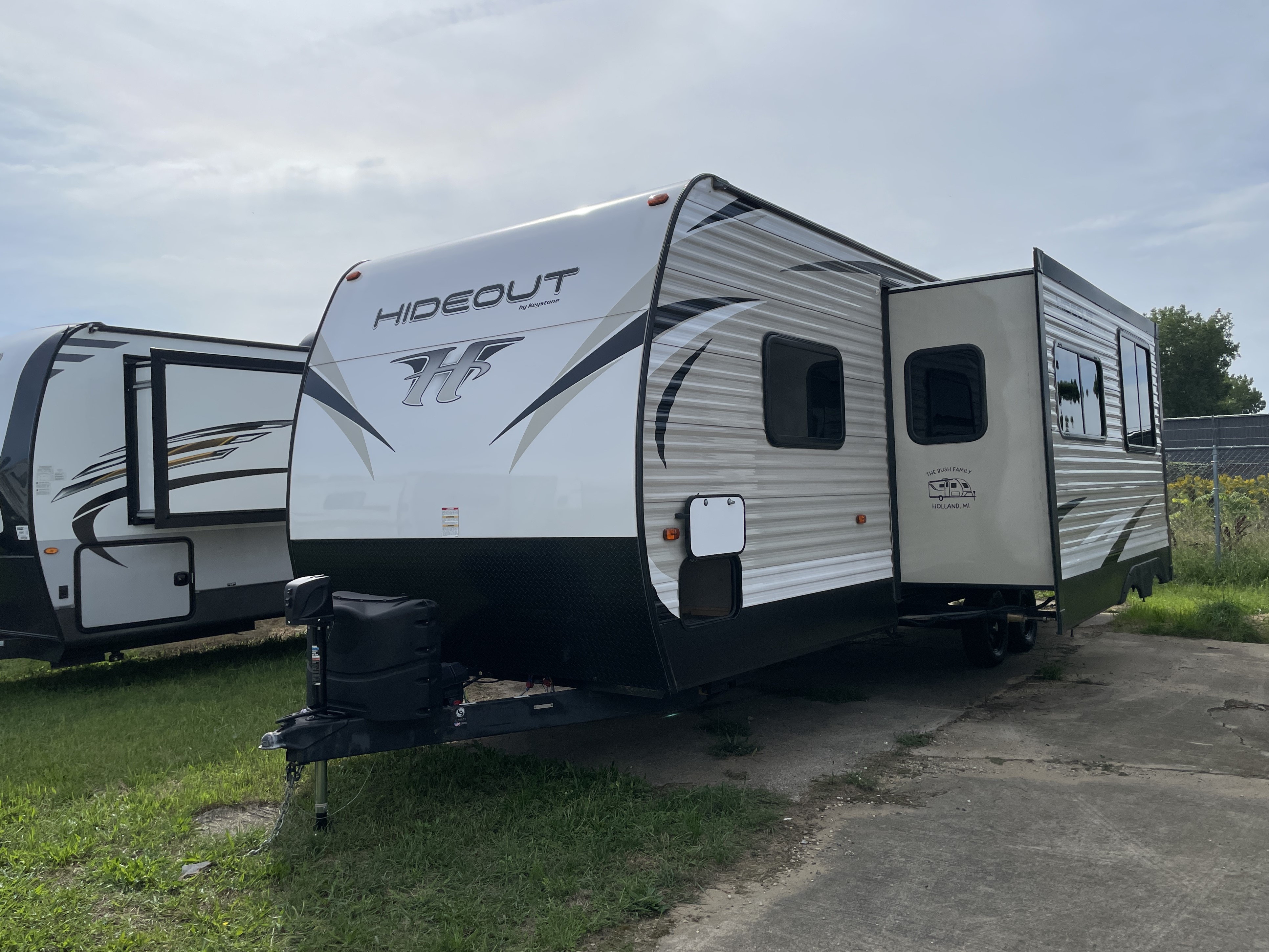 2018 Keystone Hideout (East) 27DBS, $ 14,990
