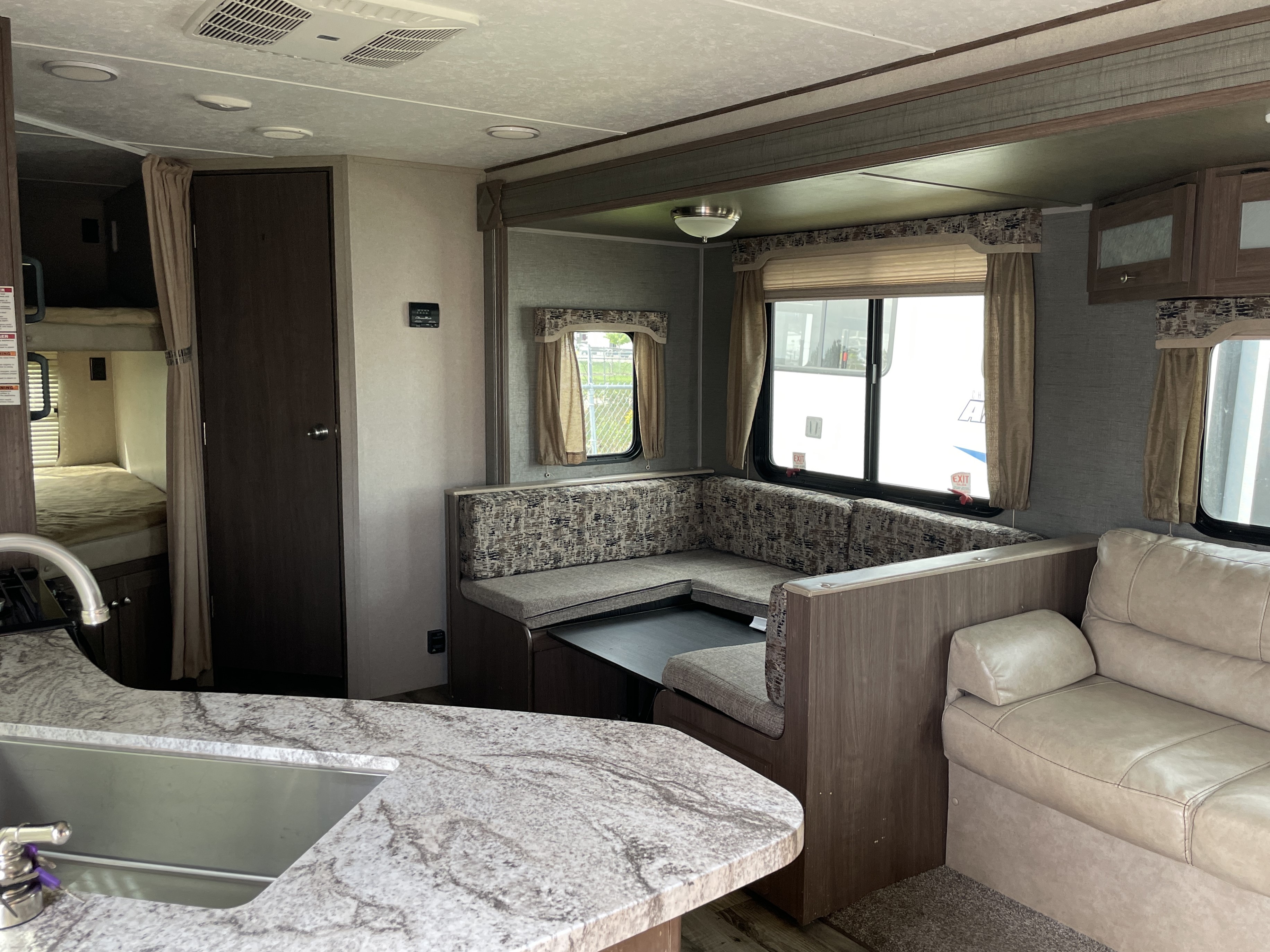 2018 Keystone Hideout (East) 27DBS, $ 14,990