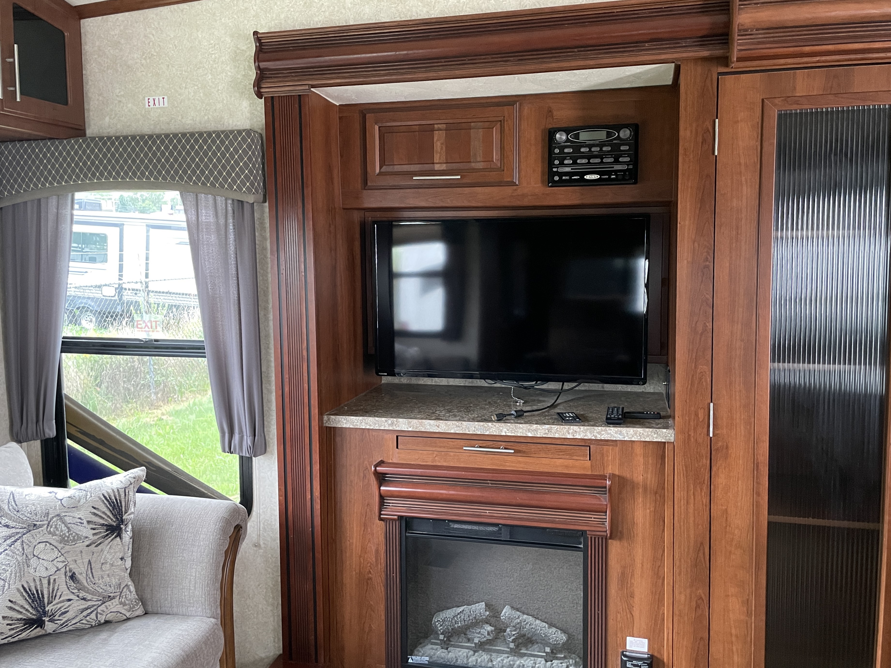 2015 Forest River Wildcat 295RSX, $ 17,990