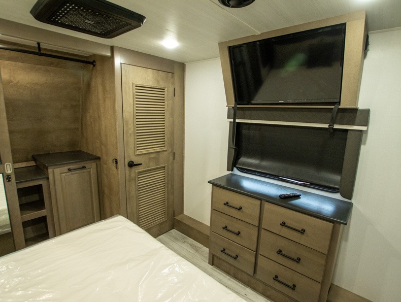 2024 Keystone Montana 3531RE, $ 67,490