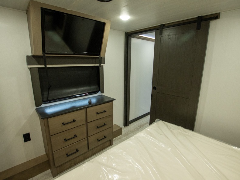 2024 Keystone Montana 3531RE, $ 67,490