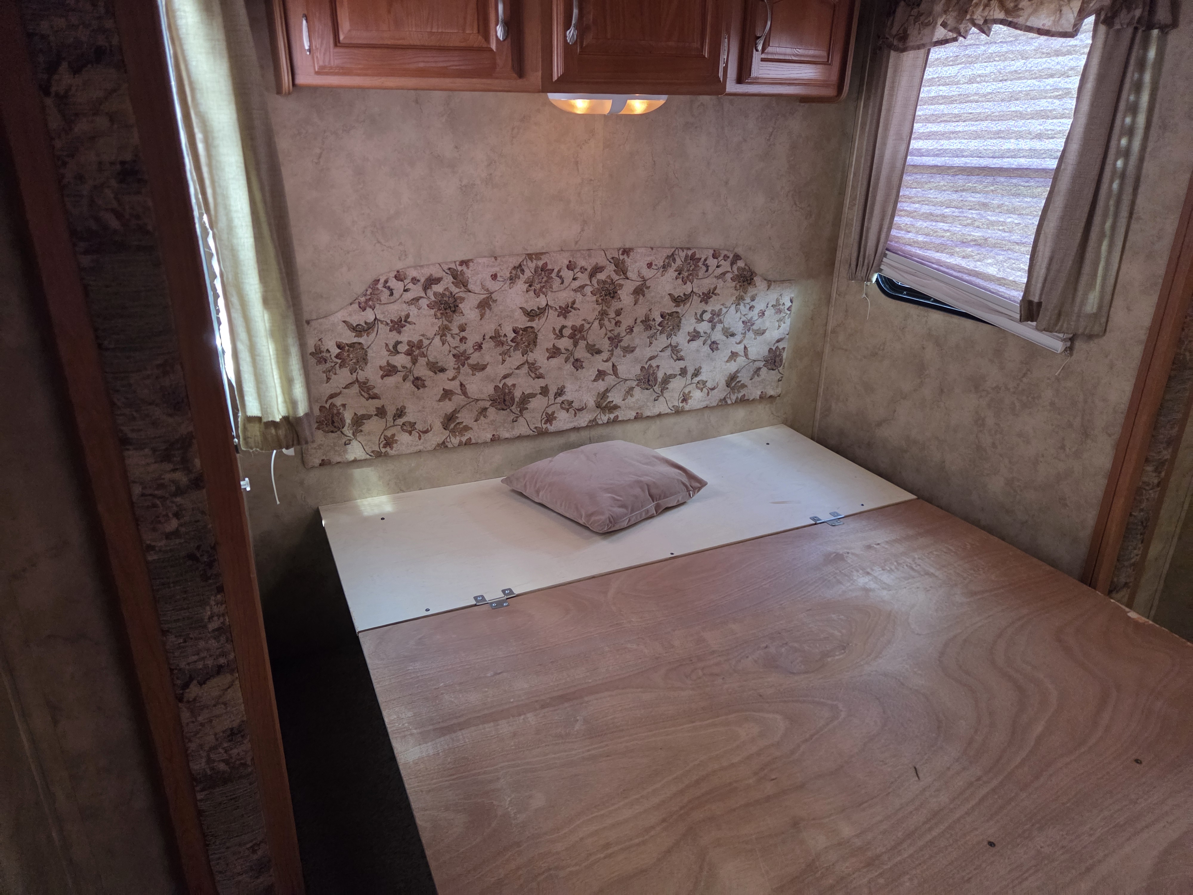 2009 Keystone Cougar 316QBS, $ 10,495