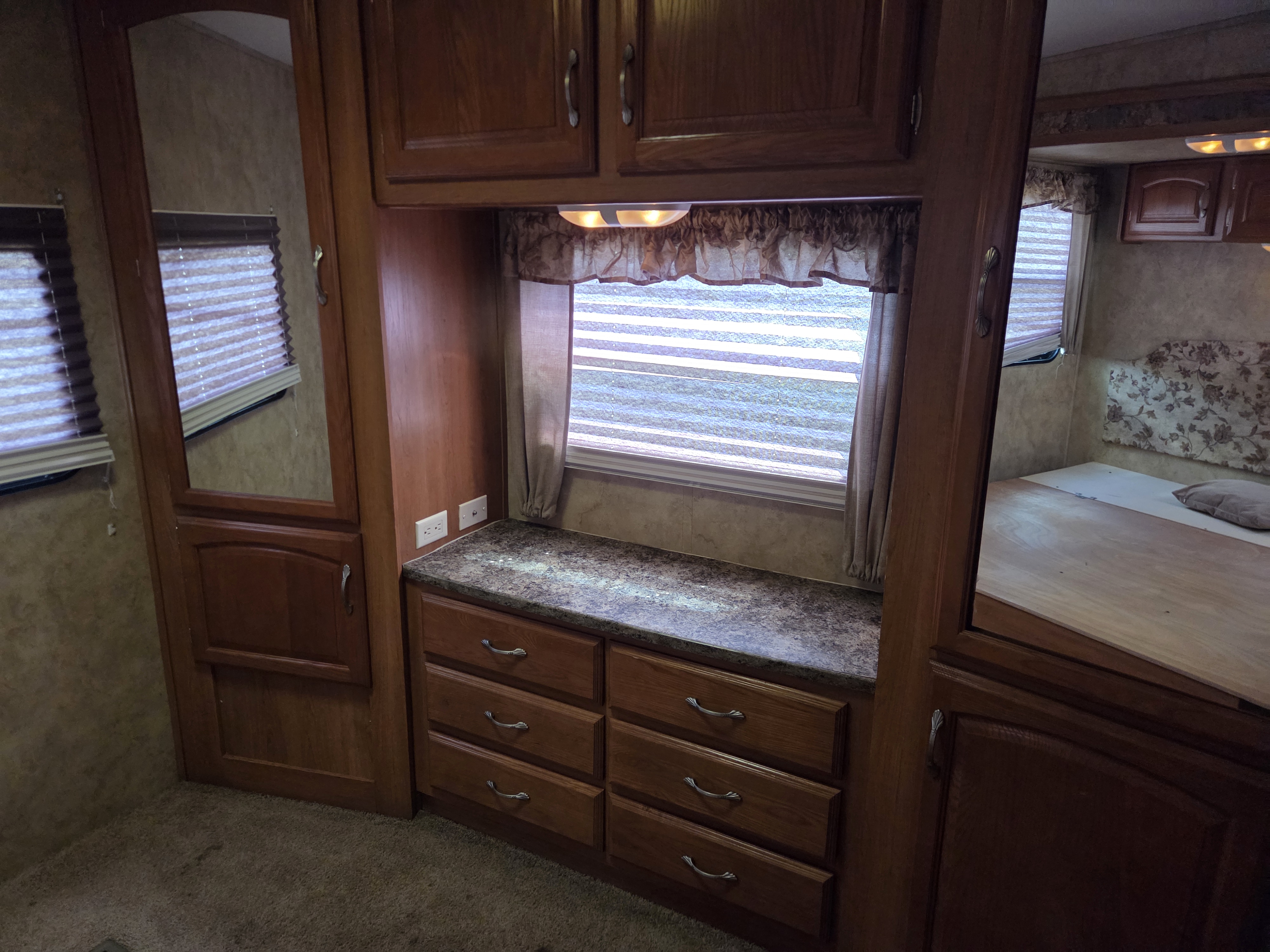 2009 Keystone Cougar 316QBS, $ 10,495