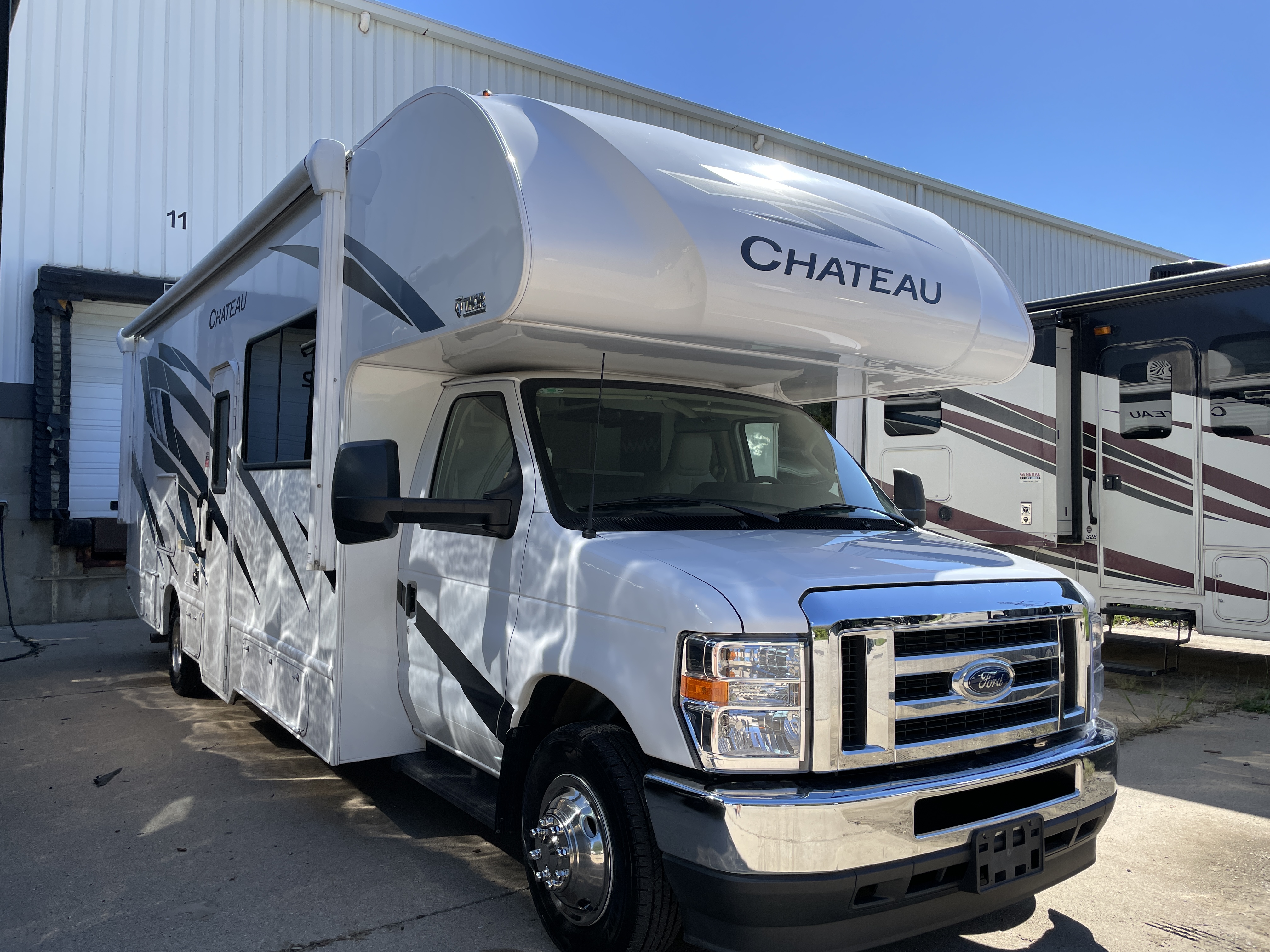 2024 Thor Motor Coach Chateau 27R, $ 87,490