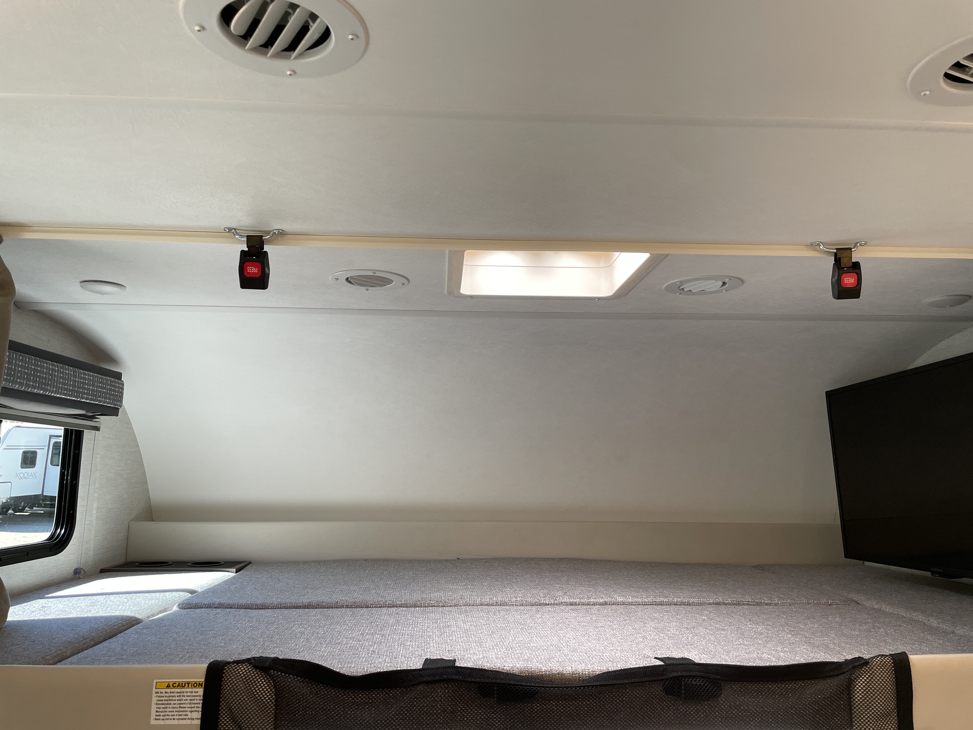 2024 Thor Motor Coach Chateau 27R, $ 87,490