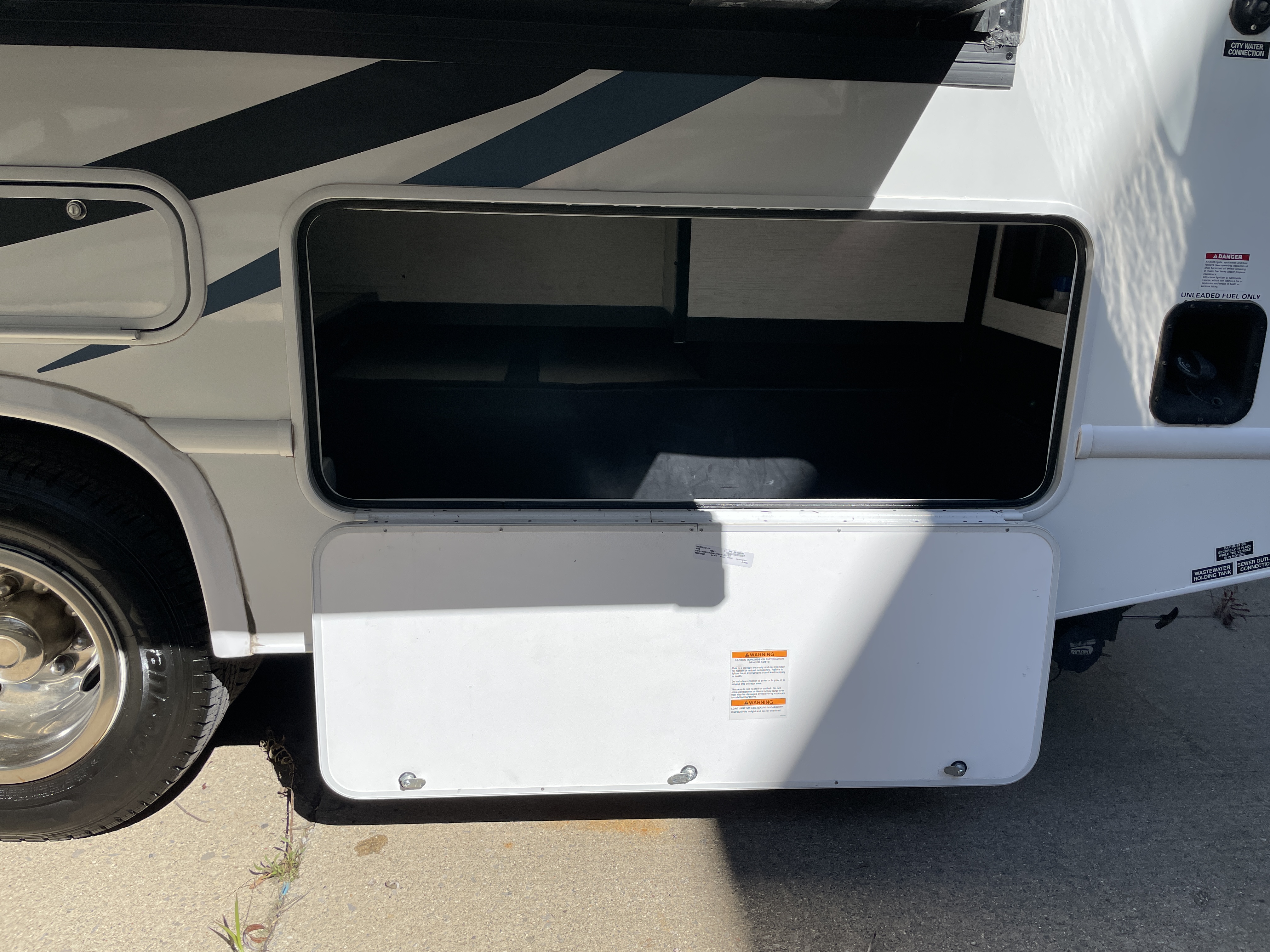 2024 Thor Motor Coach Chateau 27R, $ 87,490