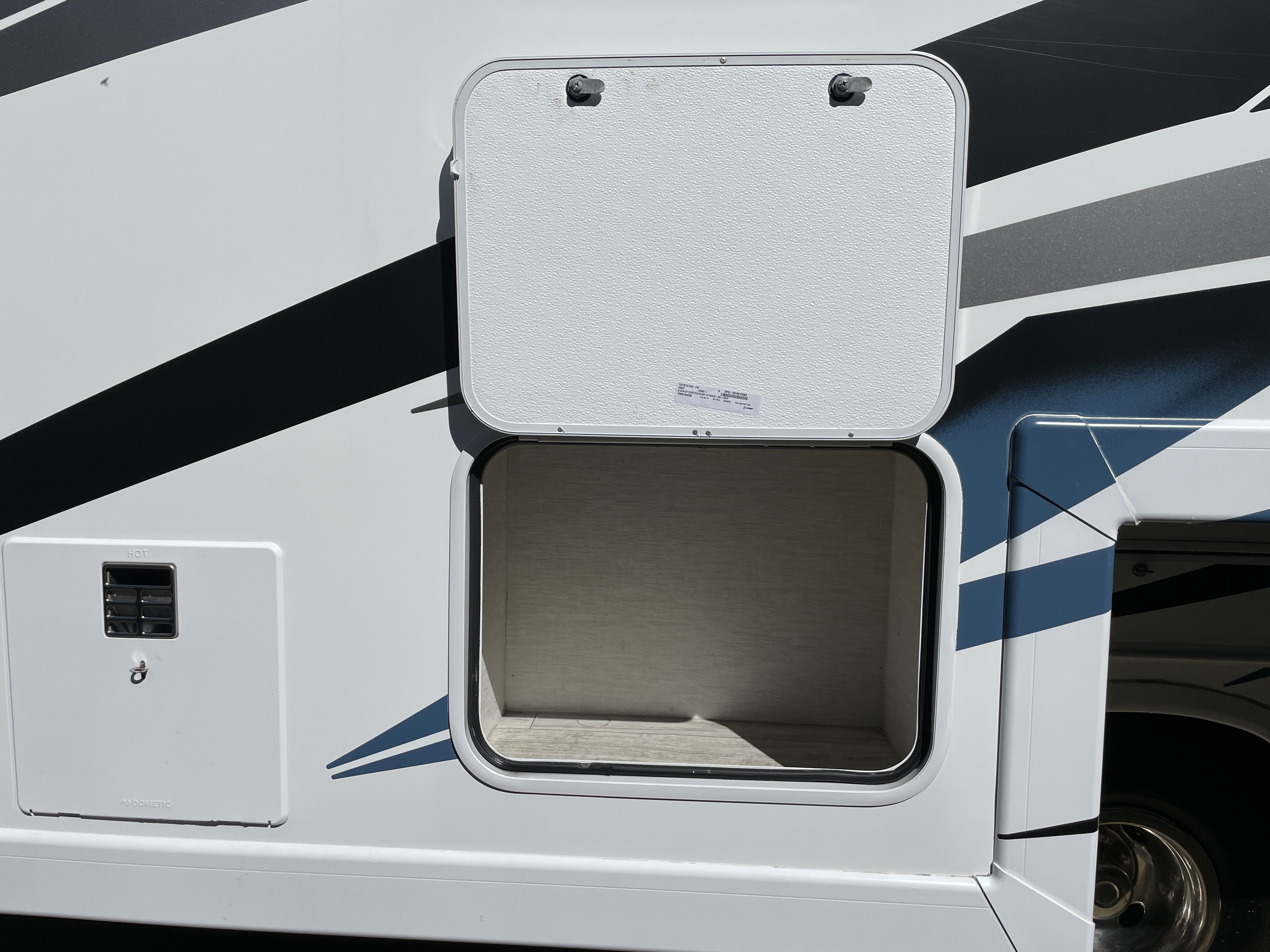 2024 Thor Motor Coach Chateau 27R, $ 87,490