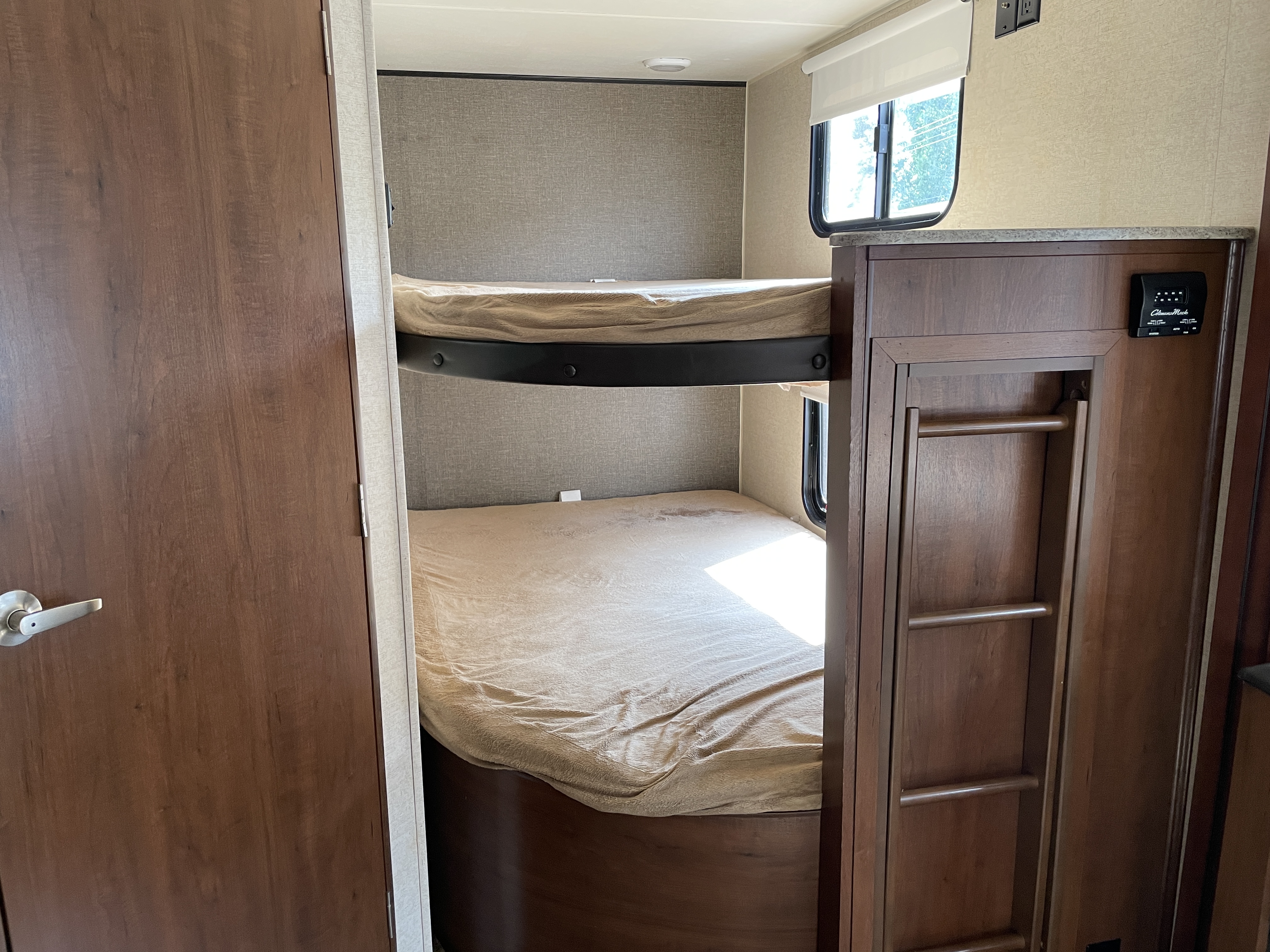 2016 Heartland Trail Runner TR 29 MSB, $ 11,990