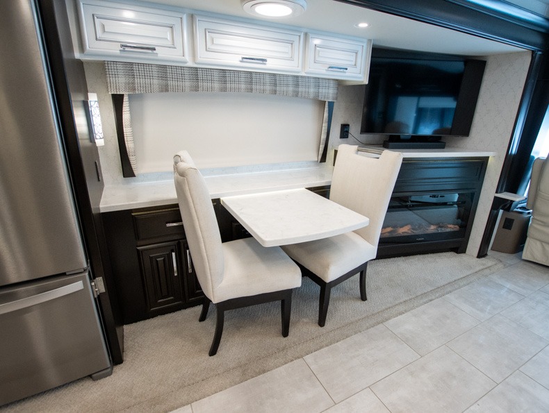 2022 Entegra Coach Anthem 44Z, $ 299,990