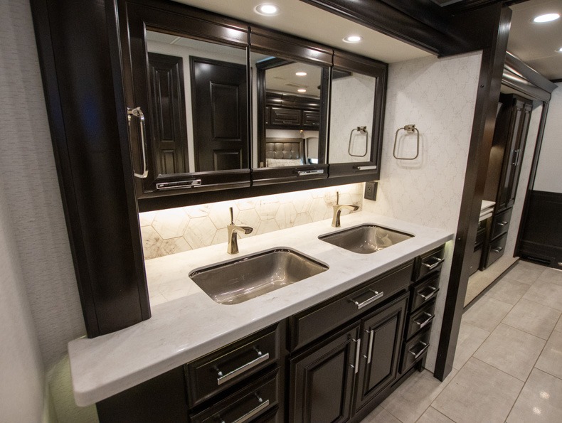 2022 Entegra Coach Anthem 44Z, $ 299,990