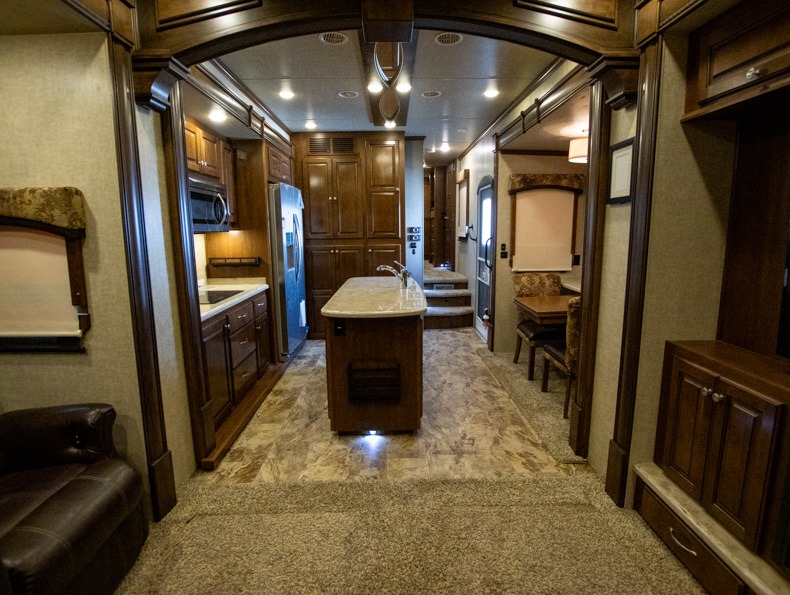 2016 Heartland Landmark 365 LM Charleston, $ 31,495
