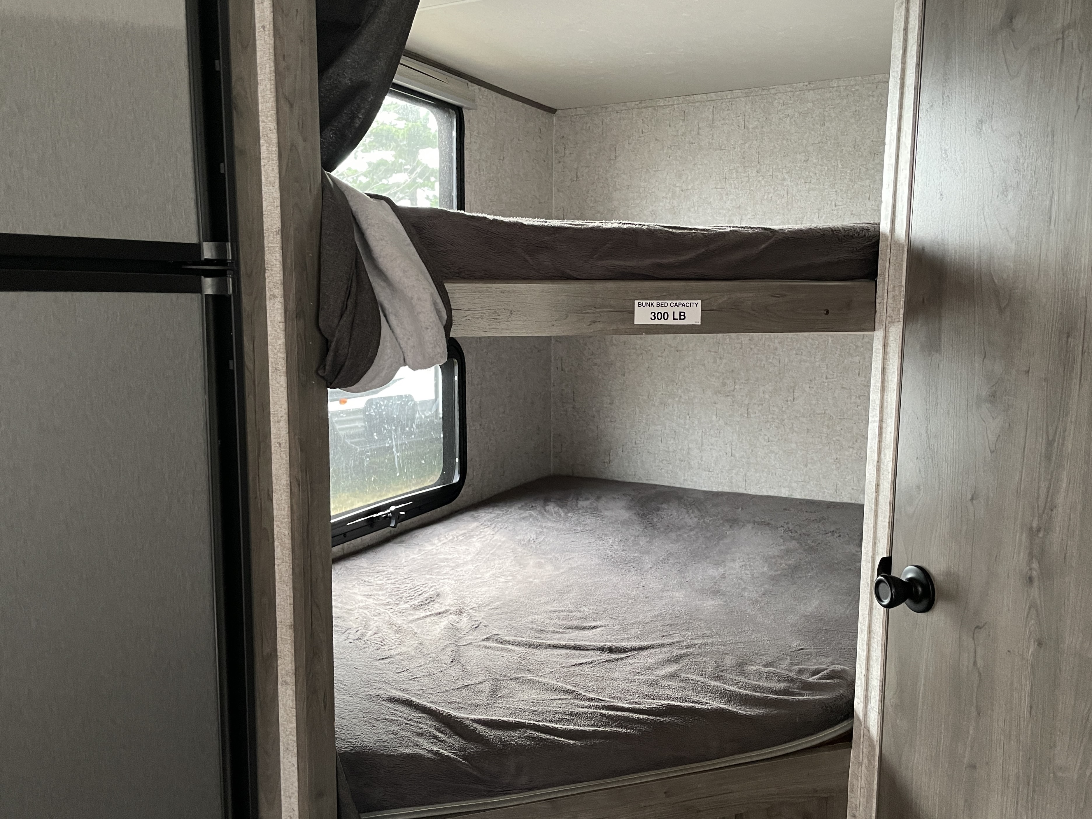 2020 Coachmen Apex Ultra Lite 245BHS, $ 15,990