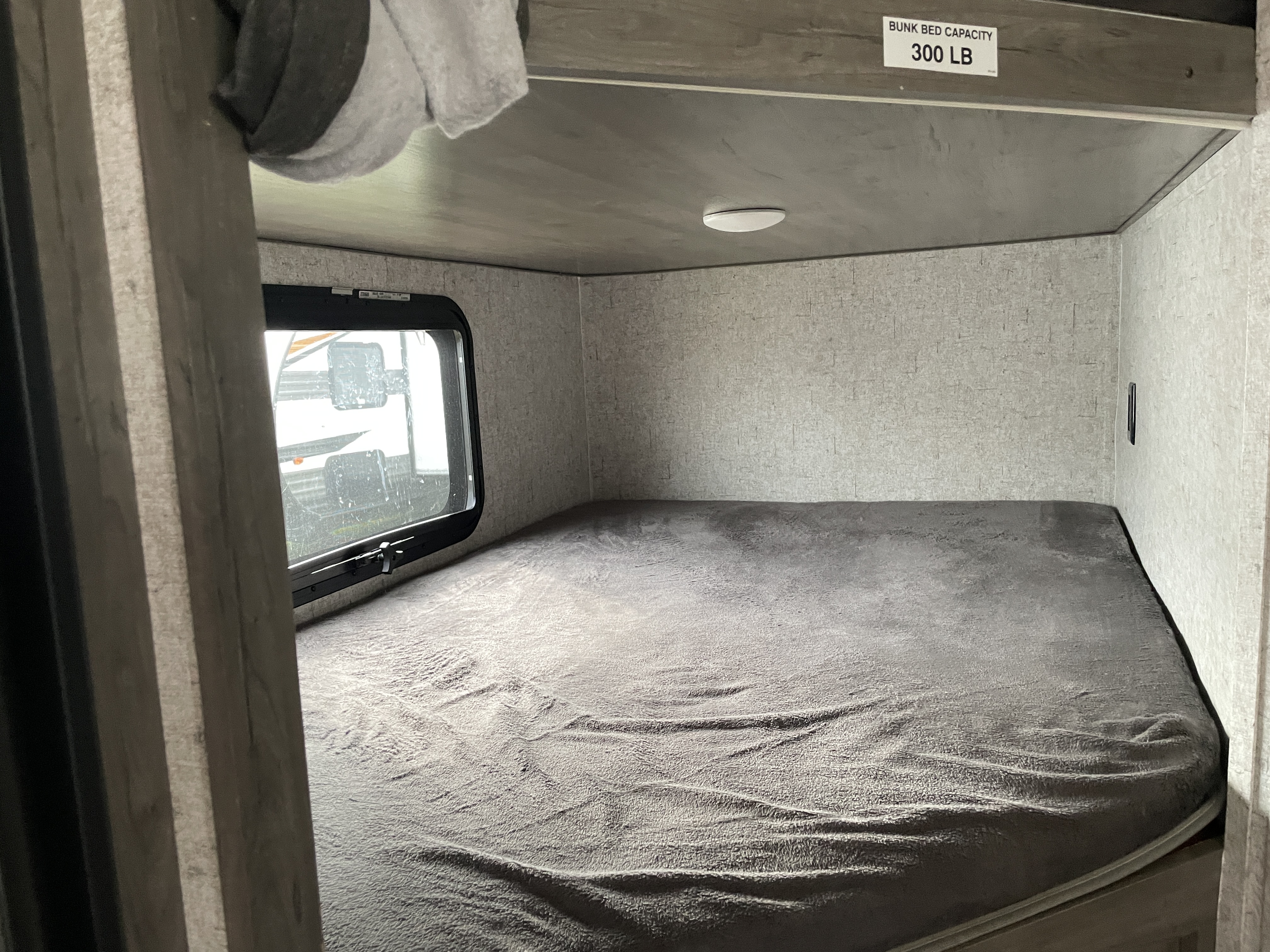 2020 Coachmen Apex Ultra Lite 245BHS, $ 15,990