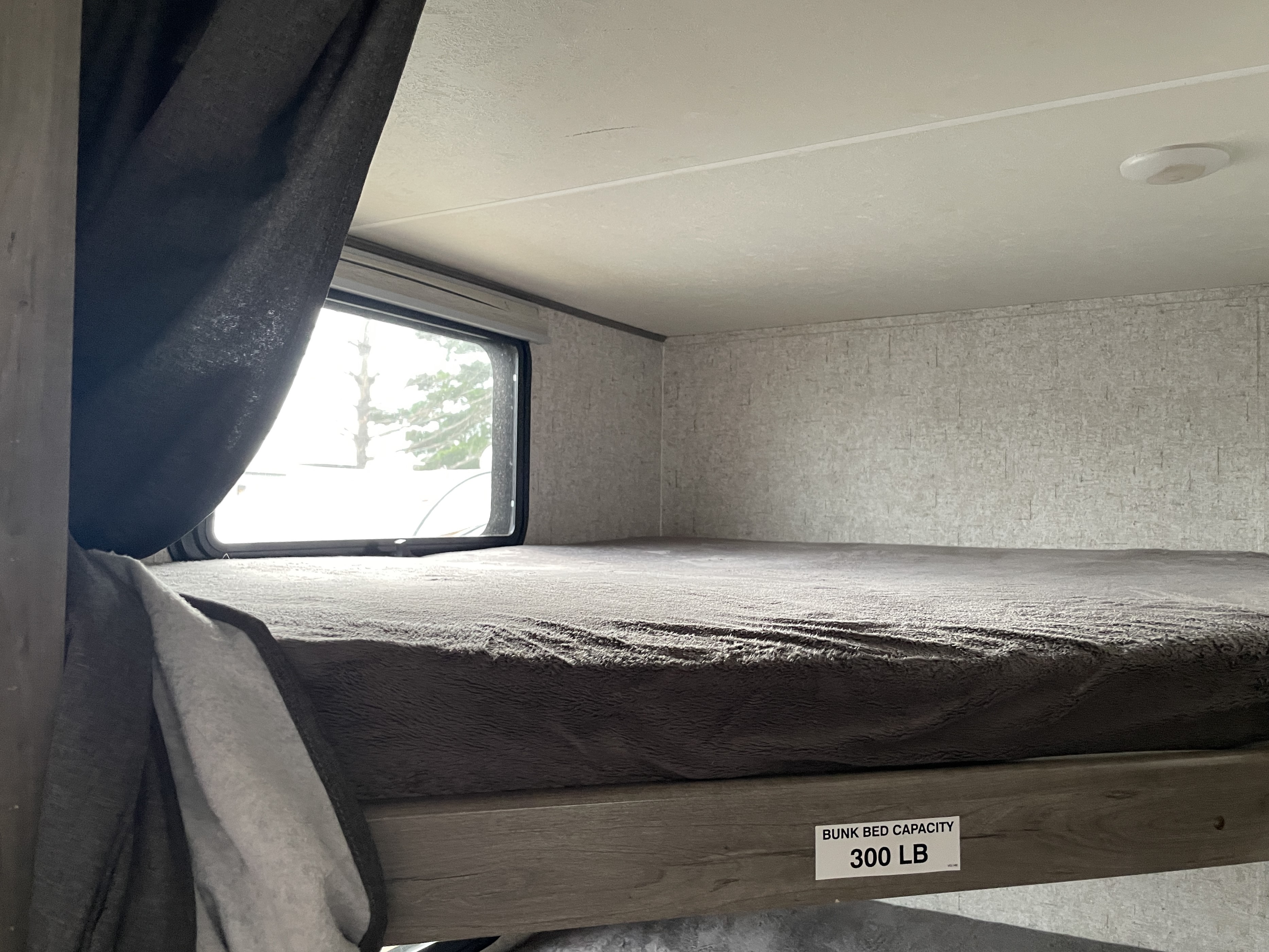 2020 Coachmen Apex Ultra Lite 245BHS, $ 15,990