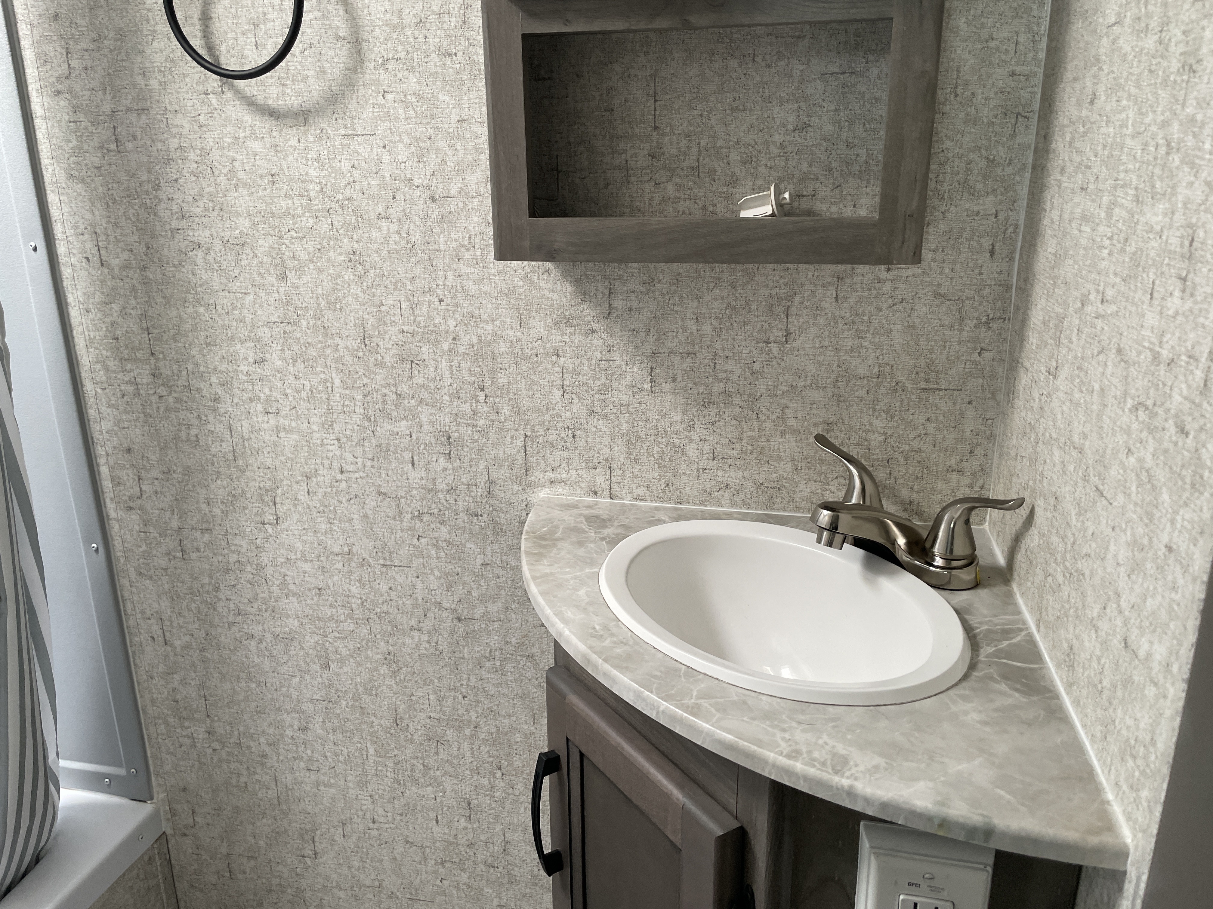2020 Coachmen Apex Ultra Lite 245BHS, $ 15,990
