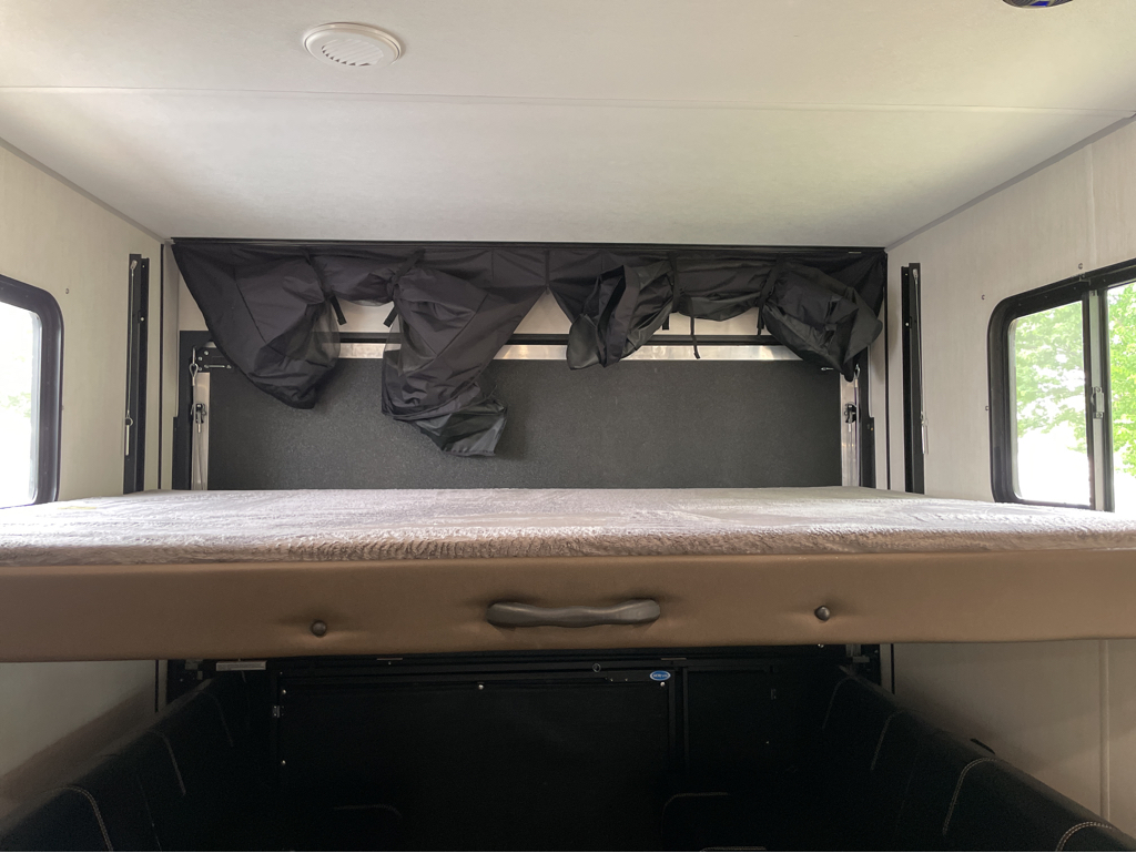 2025 Forest River Rogue SUT 23SUT, $ 27,490
