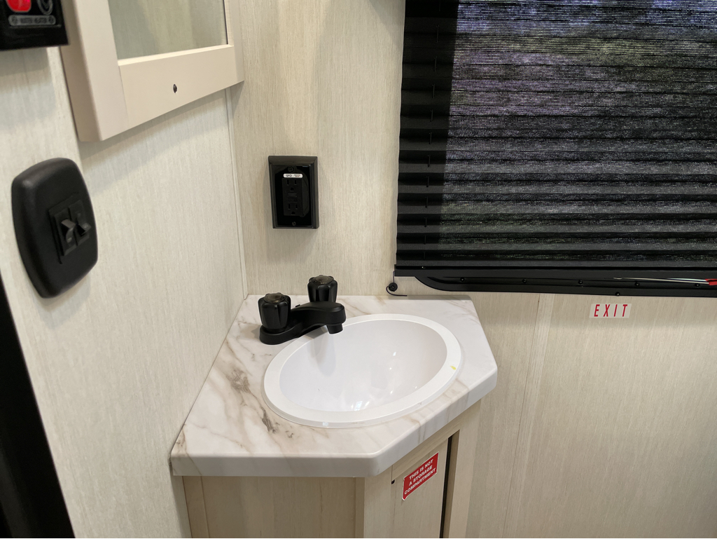 2025 Forest River Rogue SUT 23SUT, $ 27,490