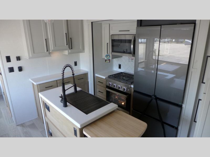 2025 Forest River Sandpiper 3990FL, $ 103,345
