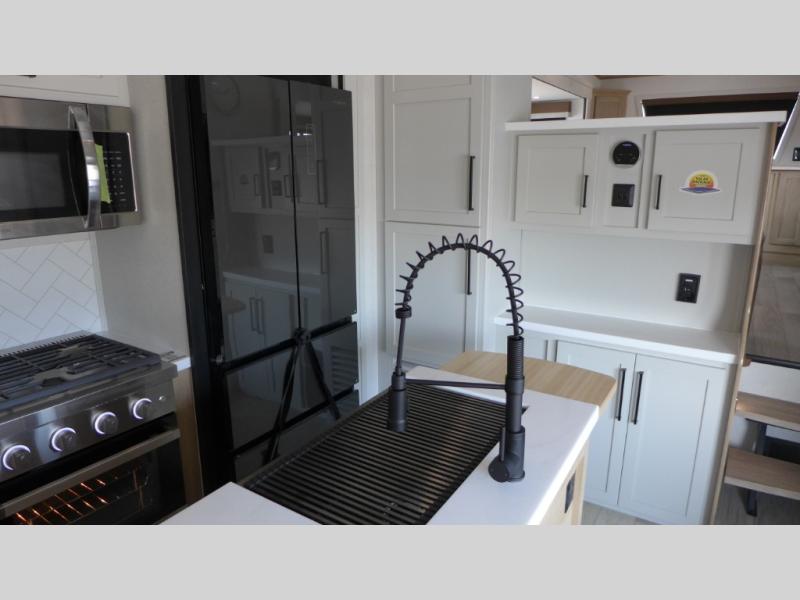 2025 Forest River Sandpiper 3990FL, $ 103,345