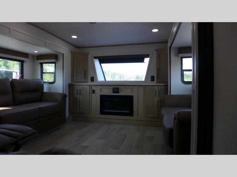 2025 Forest River Sandpiper 3990FL, $ 103,345