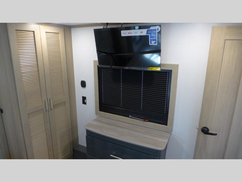 2026 Keystone Raptor 444, $ 192,683