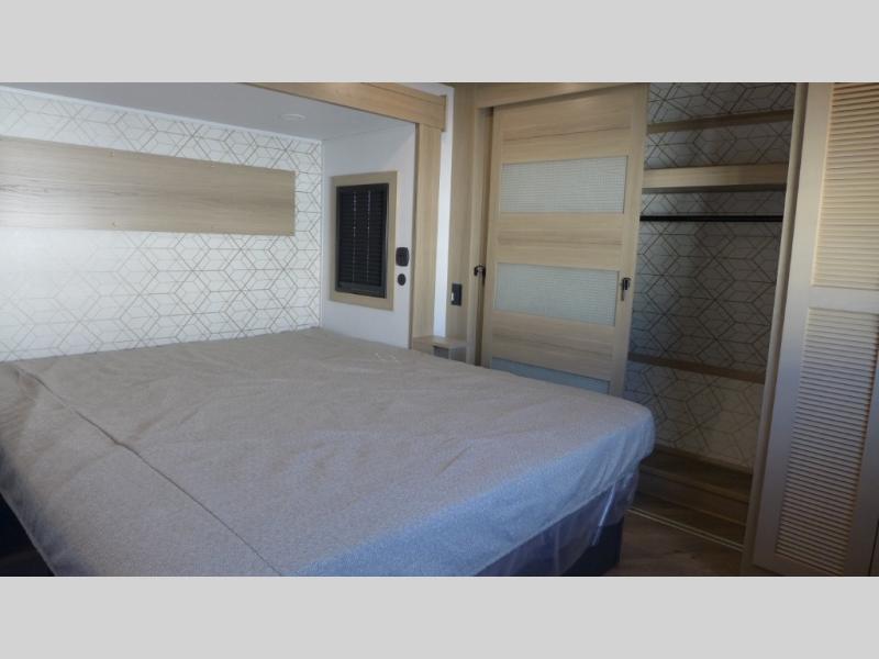 2026 Keystone Raptor 441HB, $ 189,173
