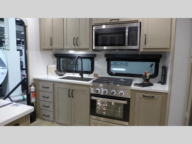 2025 Forest River Flagstaff Classic FW F282RK, $ 68,670