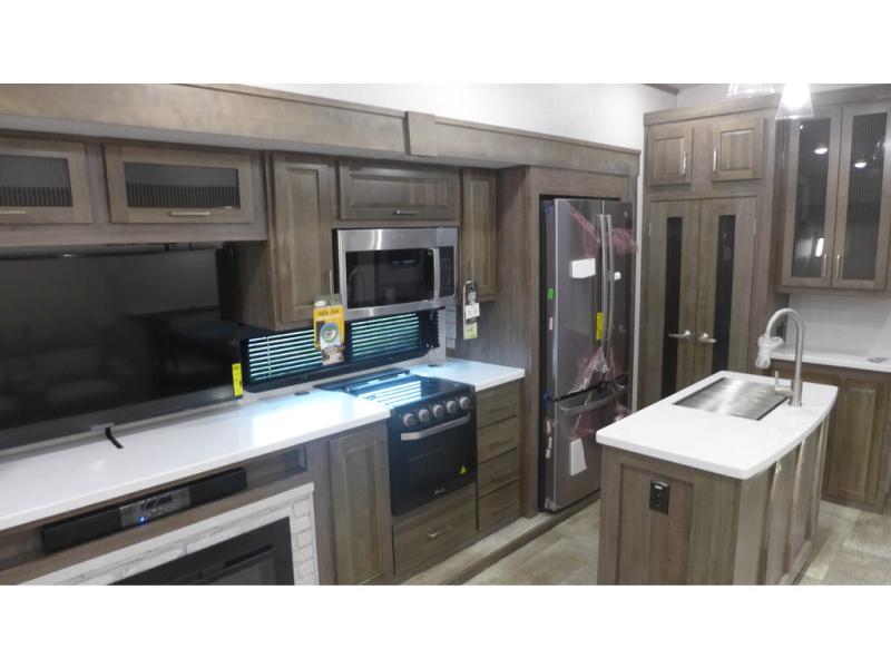 2023 Forest River Flagstaff Classic FW 8529RLBS, $ 57,995