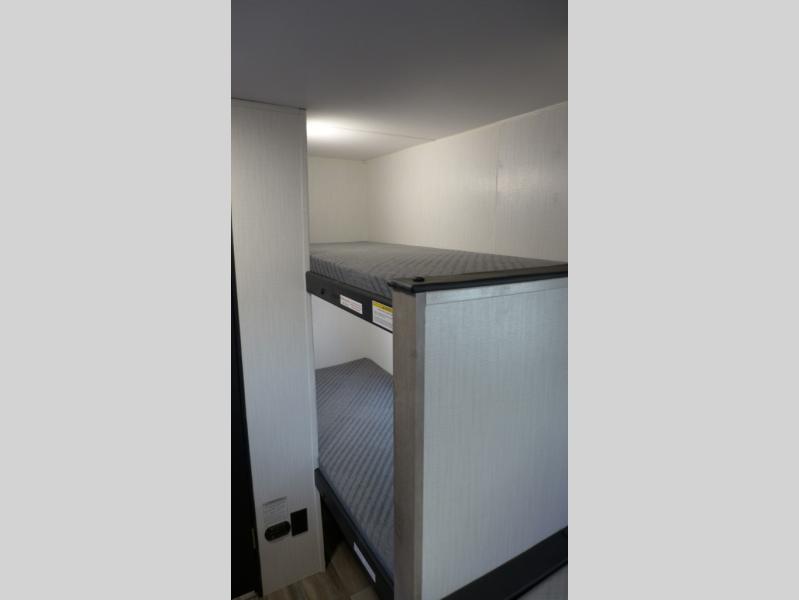 2025 Cruiser RV Avenir XLT 17BH, $ 11,999