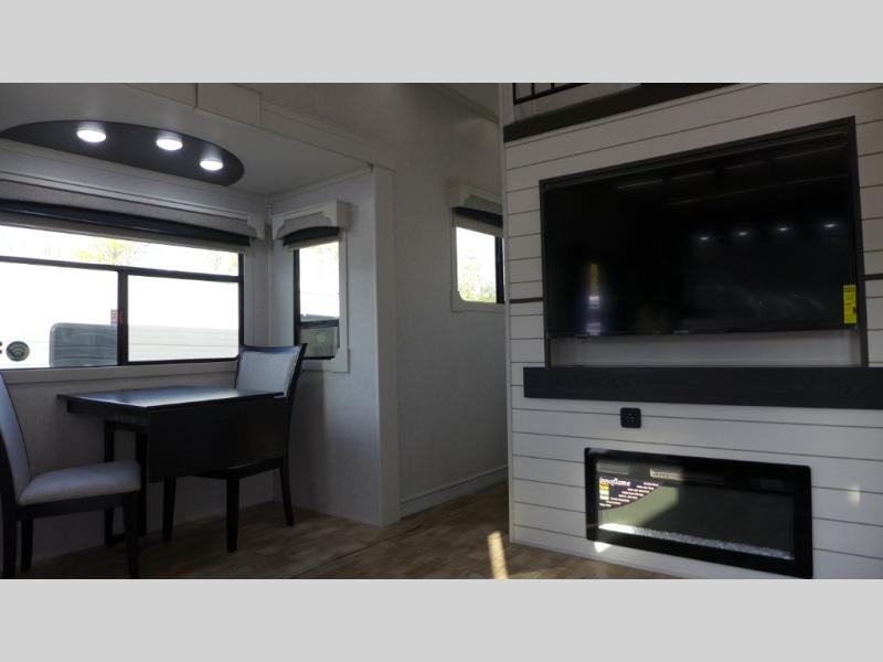 2025 Redwood Regency 3881FKL, $ 141,080