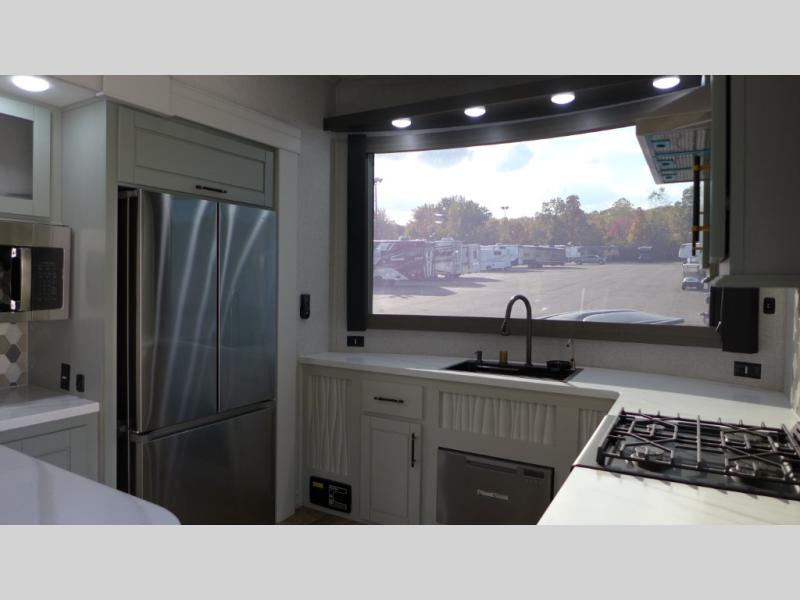 2025 Redwood Regency 3881FKL, $ 141,080