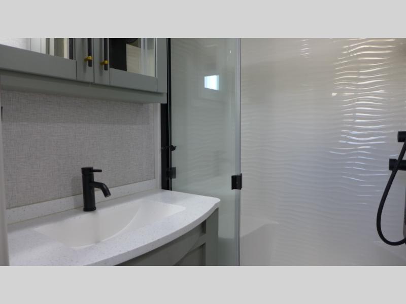 2025 Redwood Regency 3881FKL, $ 141,080