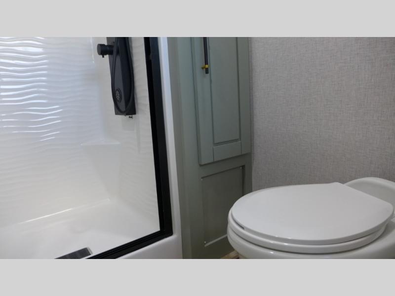 2025 Redwood Regency 3881FKL, $ 141,080