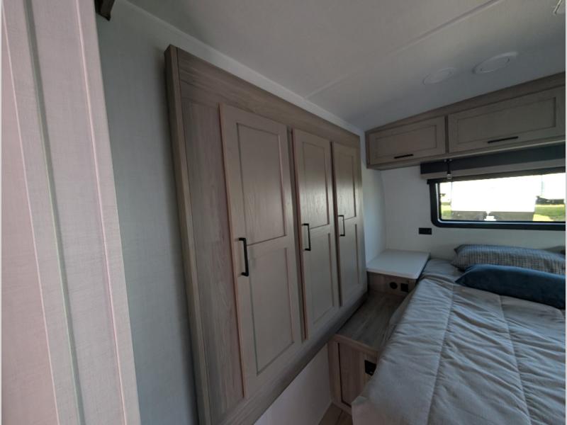 2026 Forest River Flagstaff Micro Lite 25FBLS, $ 47,218
