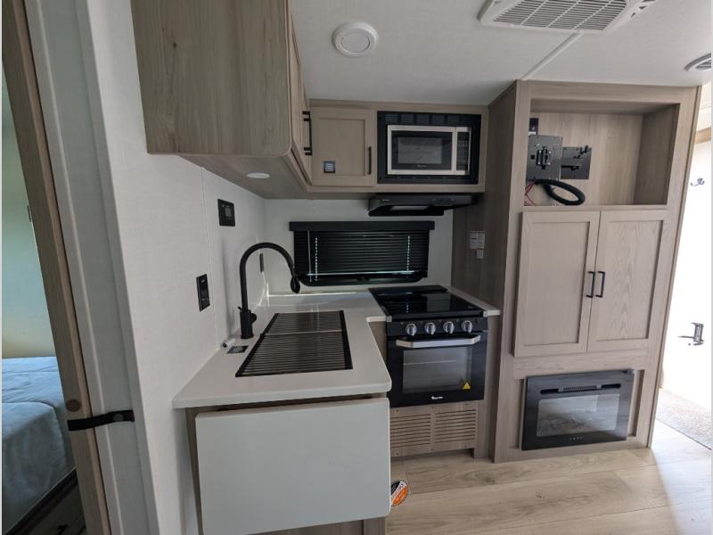 2026 Forest River Flagstaff Micro Lite 25FBLS, $ 47,218