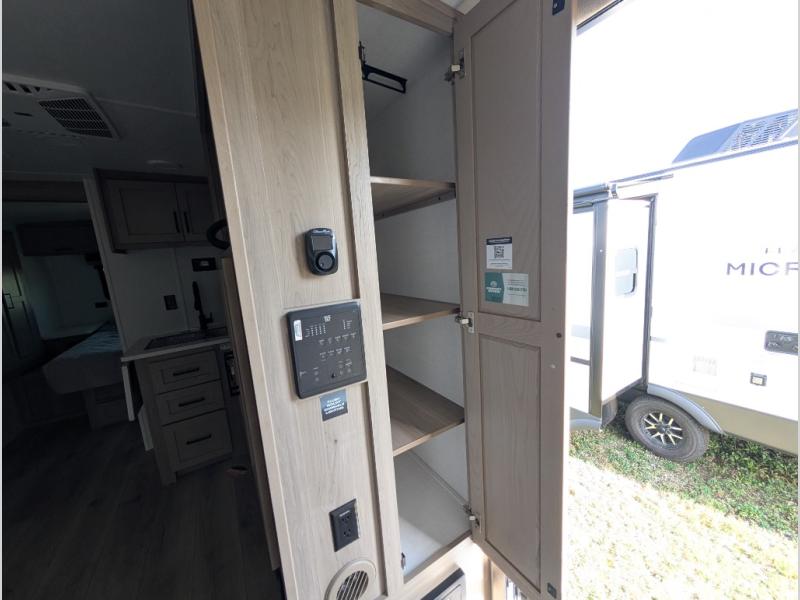 2026 Forest River Flagstaff Micro Lite 25FBLS, $ 47,218