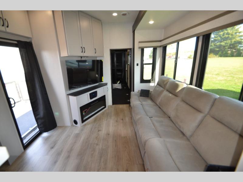 2026 Jayco Seismic 413, $ 142,486