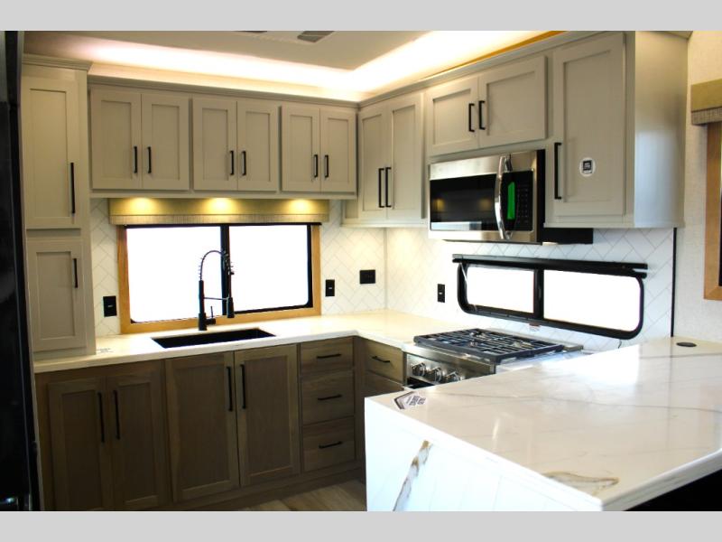 2025 Forest River Sierra 3800RK, $ 98,834