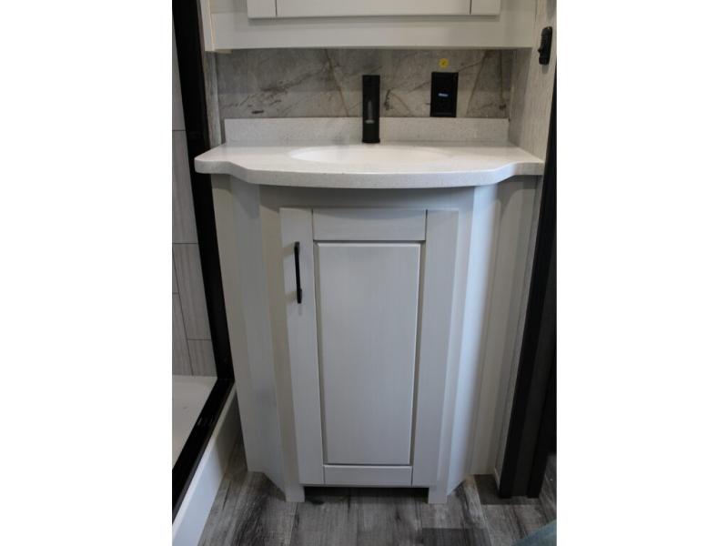 2023 Redwood Redwood RW3401RL, $ 195,216