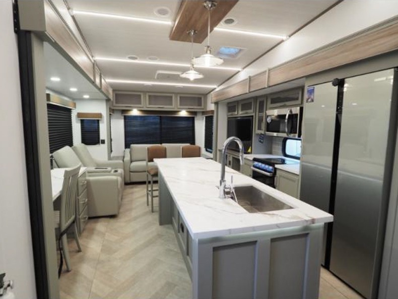 2025 Keystone Sprinter 3210RLS, $ 52,999